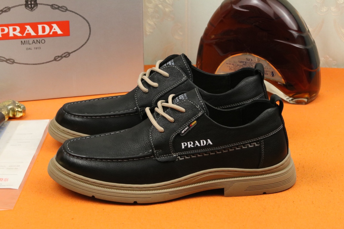 J0 高品质普拉达官网最新休闲皮鞋，顶级原单货， ，精心打造，潮流时尚，绅士格调，鞋面采用进口头层磨砂牛皮，透气猪皮里，防滑牛筋大底， 时尚舒适。