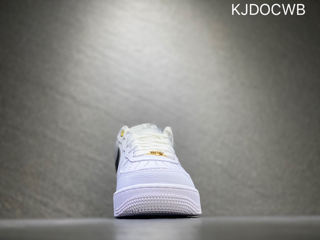 200 Nike Air Force 1 空军一号  DQ7658-100