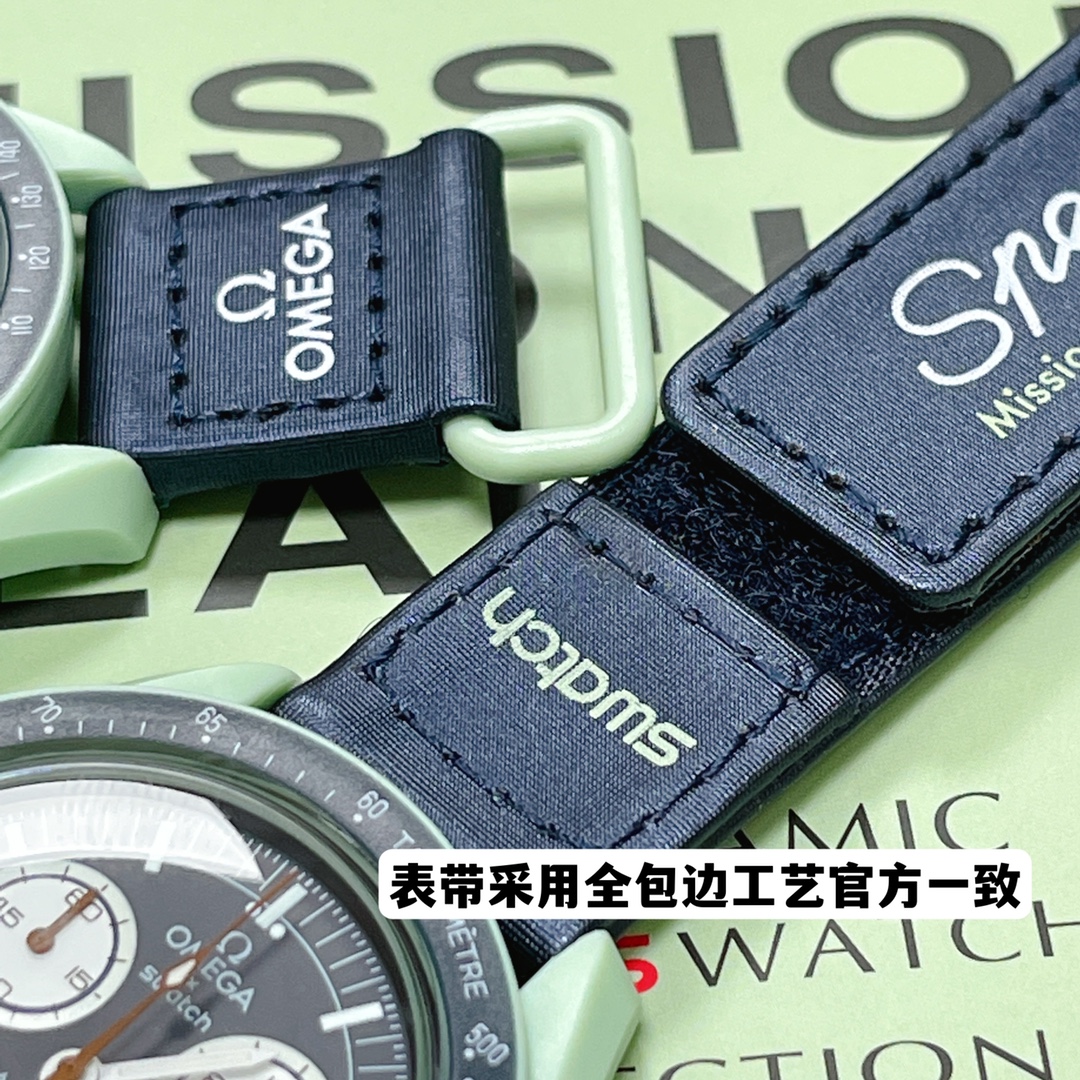 批💰90。
欧米茄swatch联名（一体壳）零瑕疵
款式4号  地球款 绿色。性价比超高。认准细节品质！
SWATCH斯沃琪®️OMEGA欧米茄联名款
环保宇航员的热爱之选，泥土绿色调搭配海军蓝色 VELCRO© 表带。计时秒针和计数指针以棕色呈现。白色小表盘。蓝色表圈背景，白色测速刻度。 升级版
一体表壳官方一致
SWATCH AG 2021字样
表镜中央s标志官方一致
后盖12点电池官方一致
表带采用全包边工艺官方一致
保护膜一致 深度防水
零瑕疵 零售后。