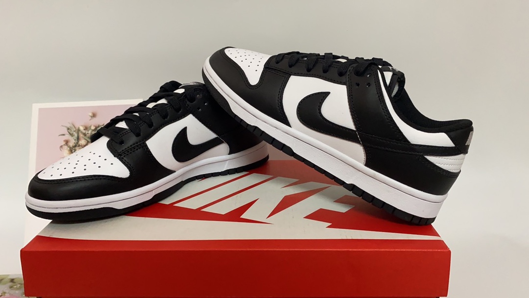 纯原版本 Nike SB Dunk “黑白熊猫系列货号：男款DD1391-100、女款 DD1503 101、原厂原档案开发，原盒原标，官方厚鞋舌设计，做工细节全方位比对原鞋。码数：35.5 36 36.5 37.5 38 38.5 39 40 40.5 41 42 42.5 43 44 44.5 45 46.5 47.5