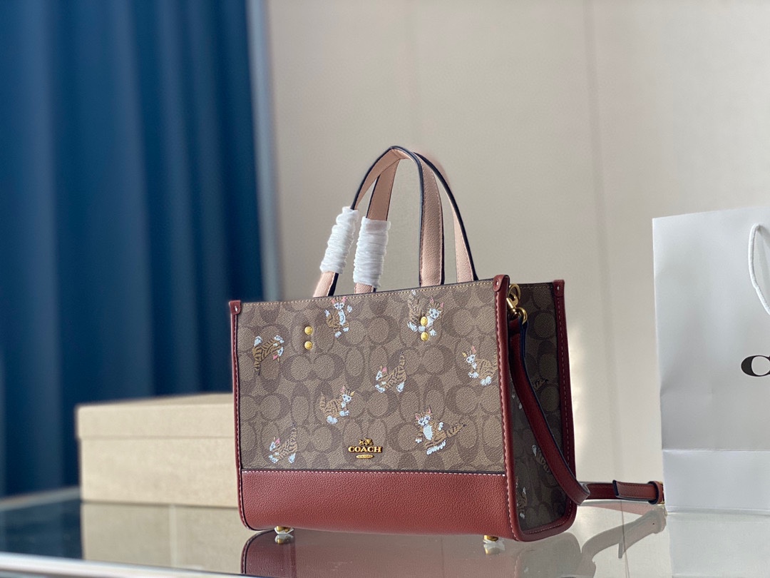 J5 配盒  Coach 蔻驰 托特coach FIELD 优雅定格 摩登在现 搭配最新的配色 让人眼前一亮 尺寸：29 22