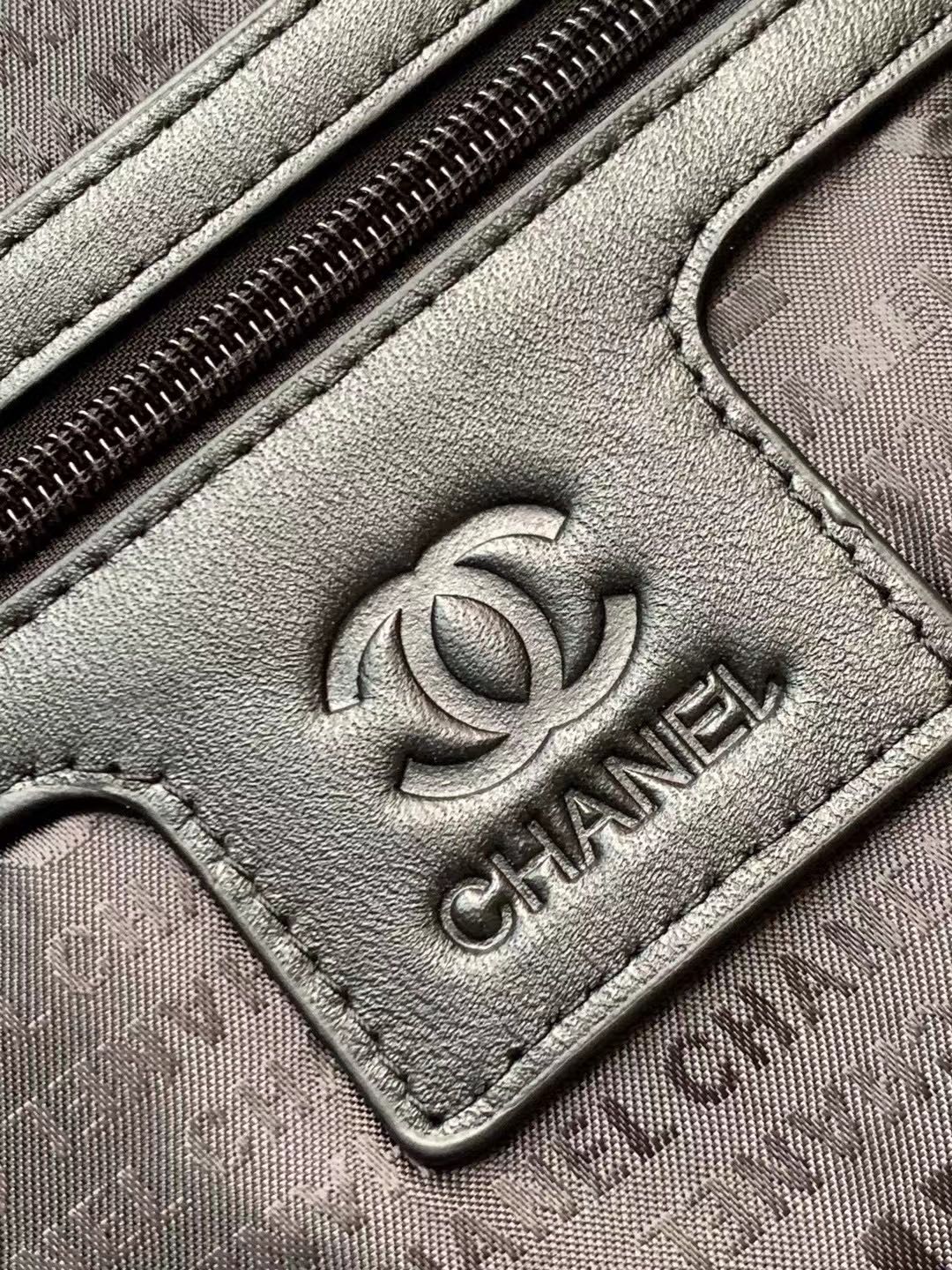Chanel Traveler Box: Classic Nylon Pole Box for Convenient Travel Shopping - 图片 8