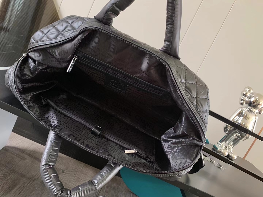 Chanel Traveler Box: Classic Nylon Pole Box for Convenient Travel Shopping - 图片 7