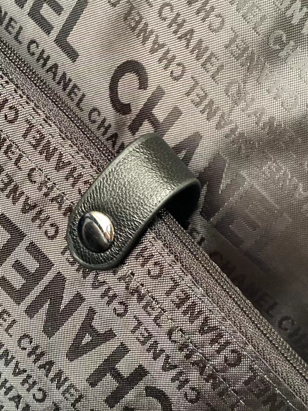 Chanel Traveler Box: Classic Nylon Pole Box for Convenient Travel Shopping - 图片 9