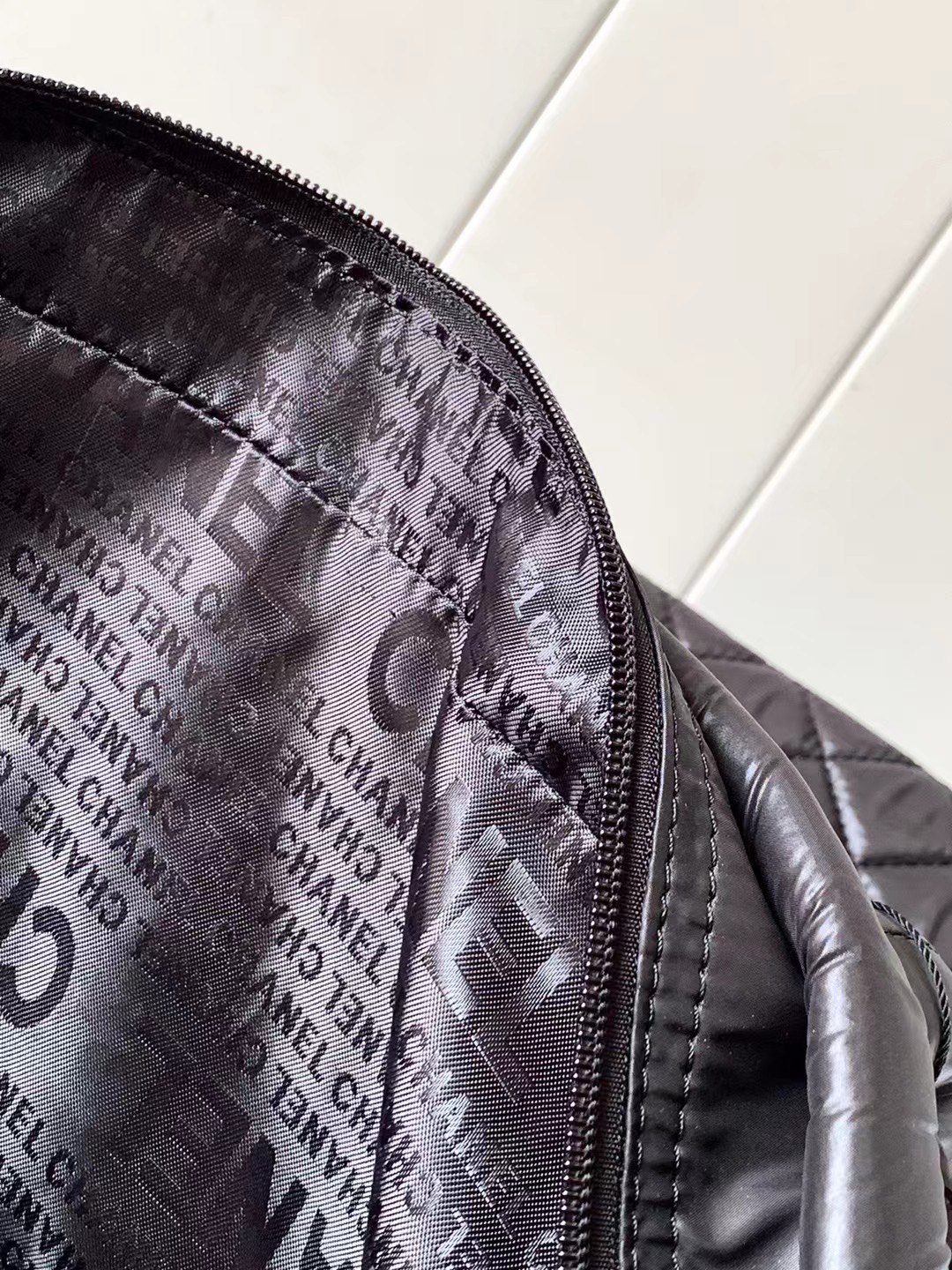 Chanel Traveler Box for Convenient and Stylish Travel Shopping - 图片 9