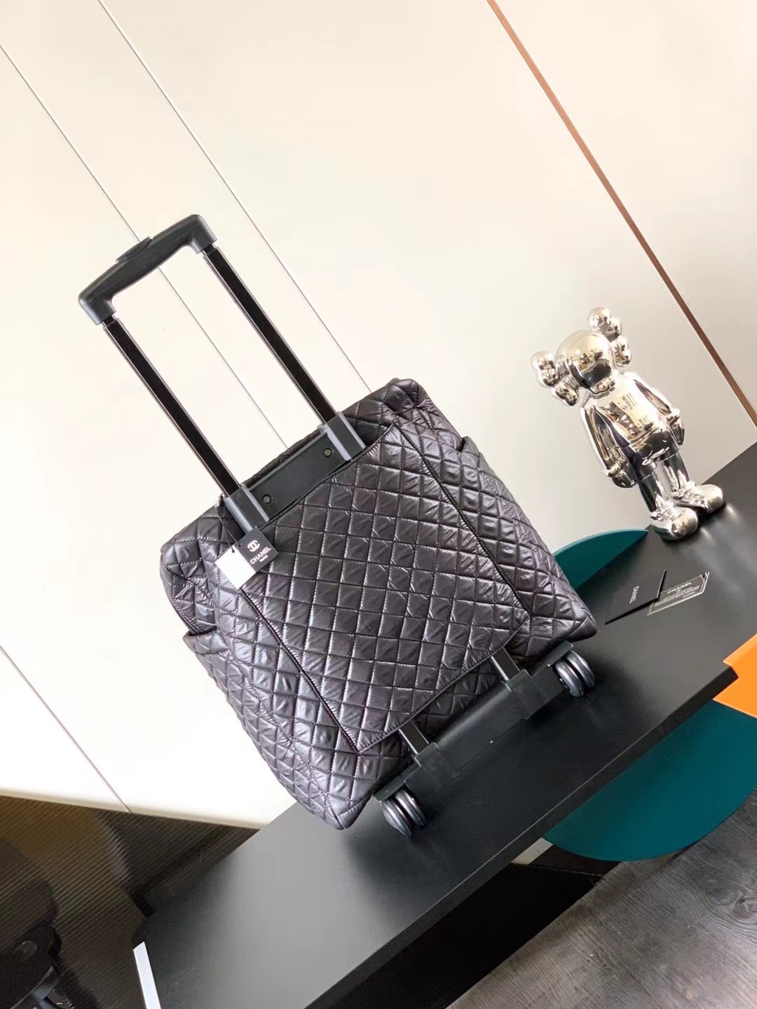 Chanel Nylon Pole Box: Essential Travel Shopping Item, Large Quantities Shipped. - 图片 5