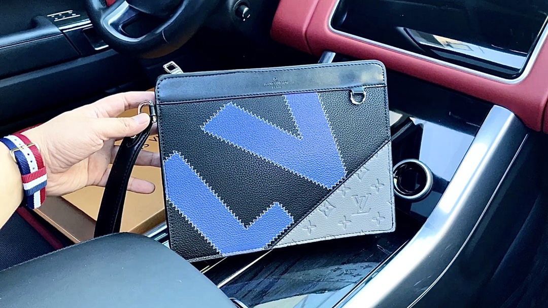 Louis Vuitton 路易威登 LV  手拿包 实拍