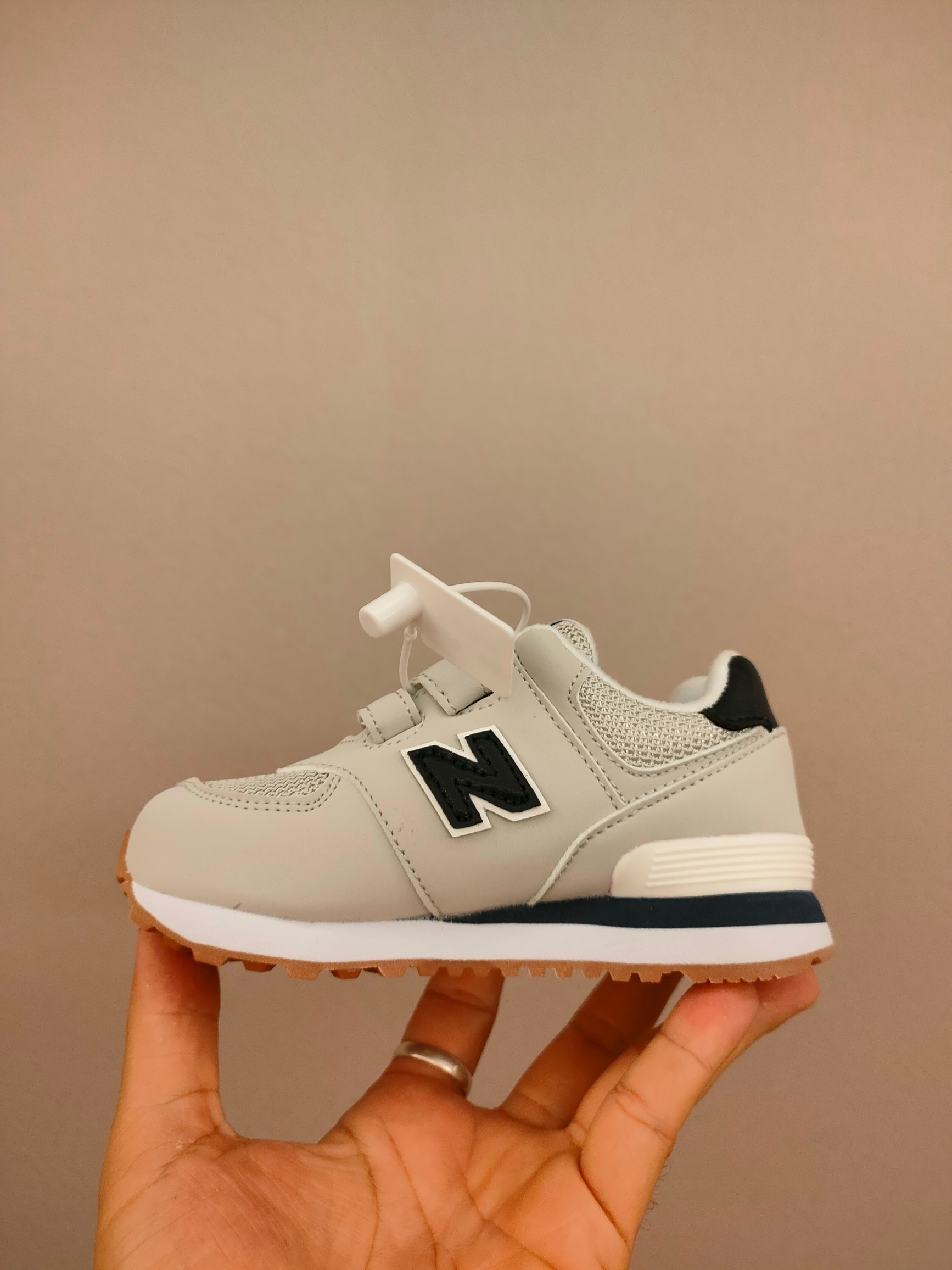 图片[4]-魔术贴ＮＢ574亲子款儿童，软材质+魔术贴+防臭海波丽鞋店 尺码26-37 经典的574系列！该系列传承了品牌的诸多优点，大胆创新！堪称经典系列里的经典，也是最为热门的系列！时隔一年，再次带来的童鞋，必属重磅～-选品中心