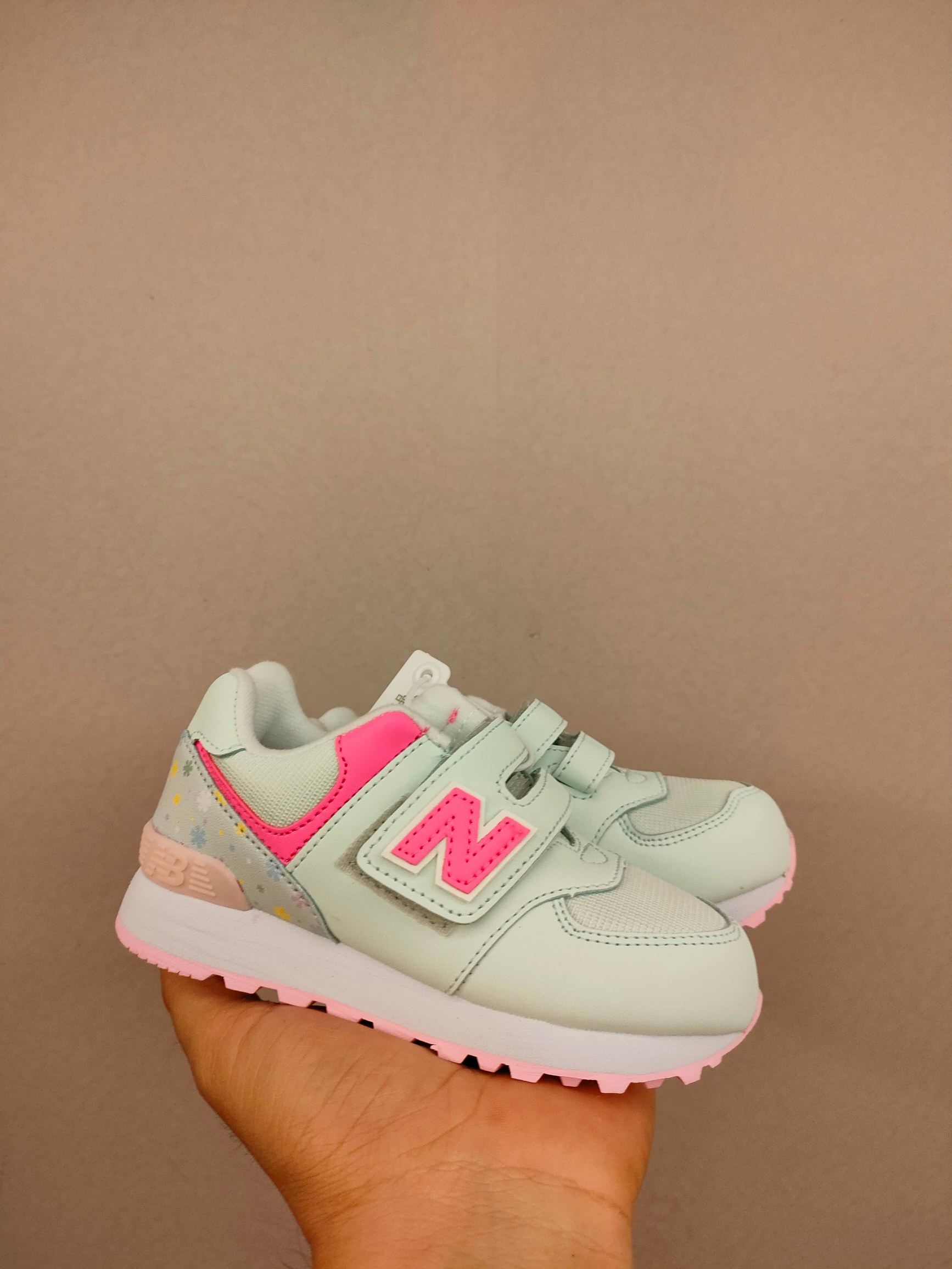 图片[2]-魔术贴ＮＢ574亲子款儿童，软材质+魔术贴+防臭海波丽鞋店 尺码26-37 经典的574系列！该系列传承了品牌的诸多优点，大胆创新！堪称经典系列里的经典，也是最为热门的系列！时隔一年，再次带来的童鞋，必属重磅～-选品中心