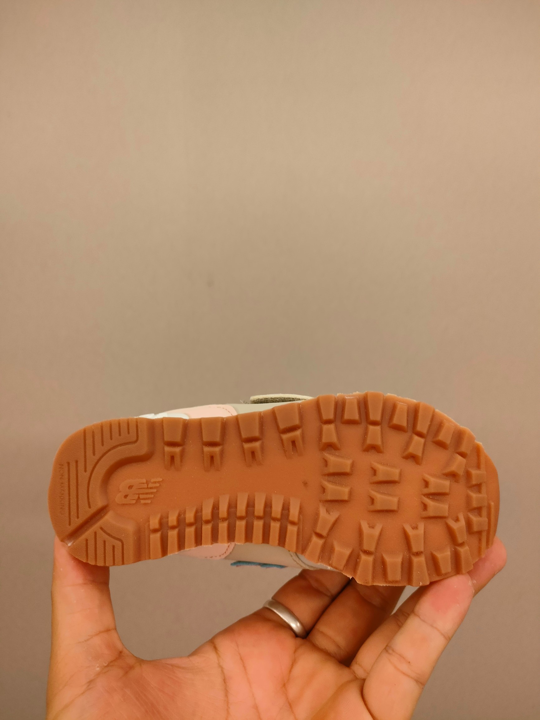 图片[6]-魔术贴ＮＢ574亲子款儿童，软材质+魔术贴+防臭海波丽鞋店 尺码26-37 成人 猪八或者翻毛皮材质尺码36-44鞋带款，带来经典系列 经典的574系列！该系列传承了品牌的诸多优点，大胆创新！堪称经典系列里的经典，也是最为热门的系列！时隔一年，再次带来的童鞋，必属重磅～-选品中心