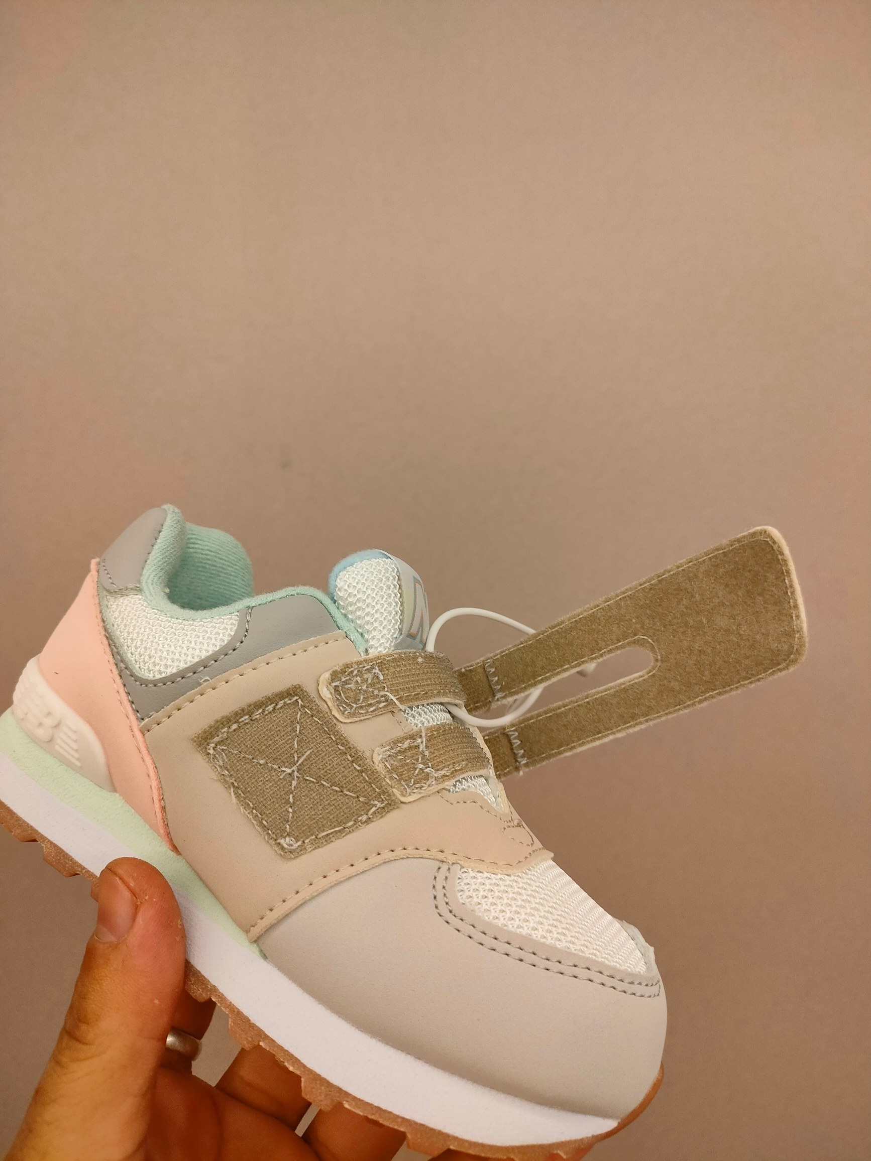 图片[7]-魔术贴ＮＢ574亲子款儿童，软材质+魔术贴+防臭海波丽鞋店 尺码26-37 成人 猪八或者翻毛皮材质尺码36-44鞋带款，带来经典系列 经典的574系列！该系列传承了品牌的诸多优点，大胆创新！堪称经典系列里的经典，也是最为热门的系列！时隔一年，再次带来的童鞋，必属重磅～-选品中心