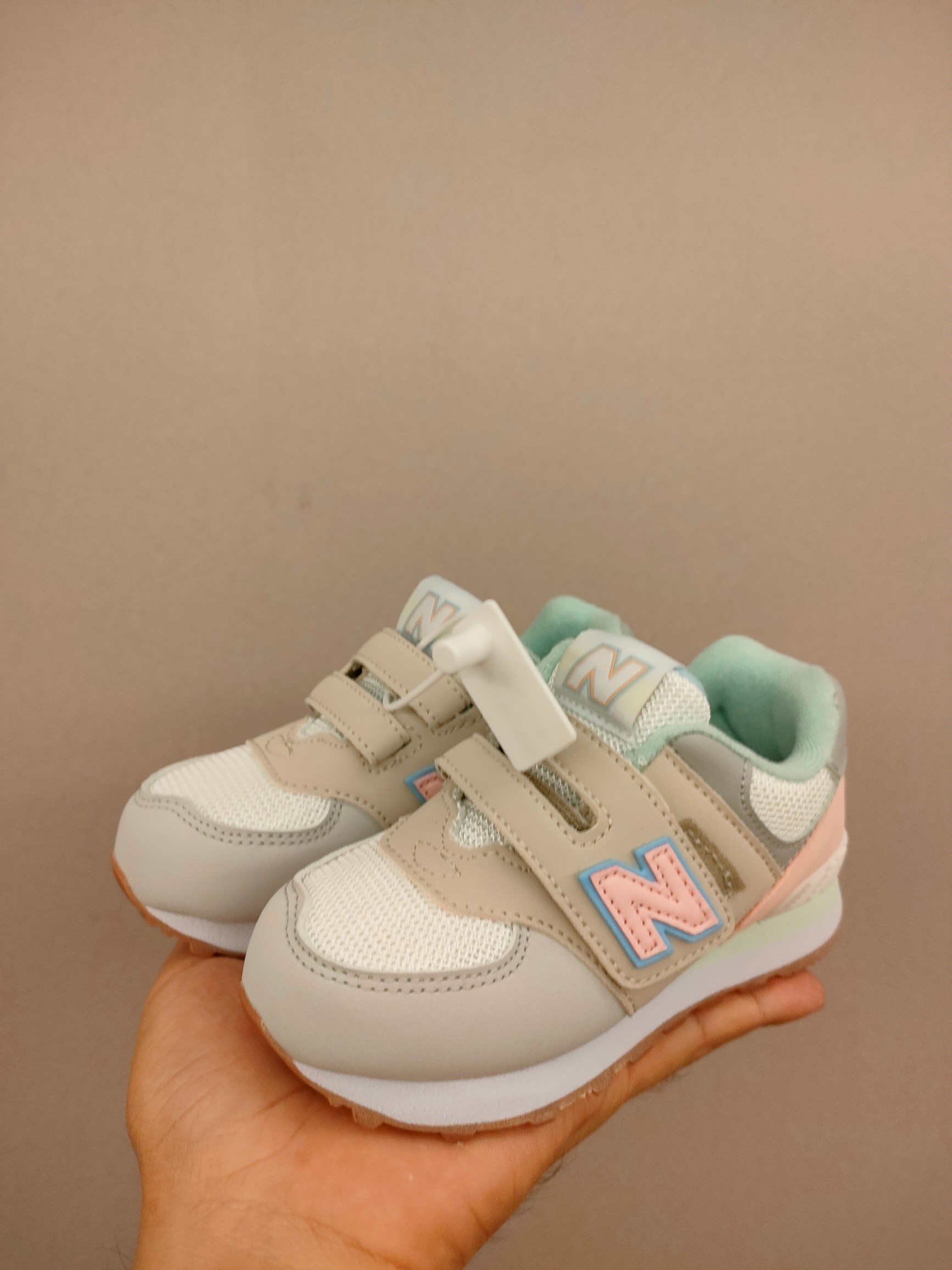 图片[8]-魔术贴ＮＢ574亲子款儿童，软材质+魔术贴+防臭海波丽鞋店 尺码26-37 成人 猪八或者翻毛皮材质尺码36-44鞋带款，带来经典系列 经典的574系列！该系列传承了品牌的诸多优点，大胆创新！堪称经典系列里的经典，也是最为热门的系列！时隔一年，再次带来的童鞋，必属重磅～-选品中心