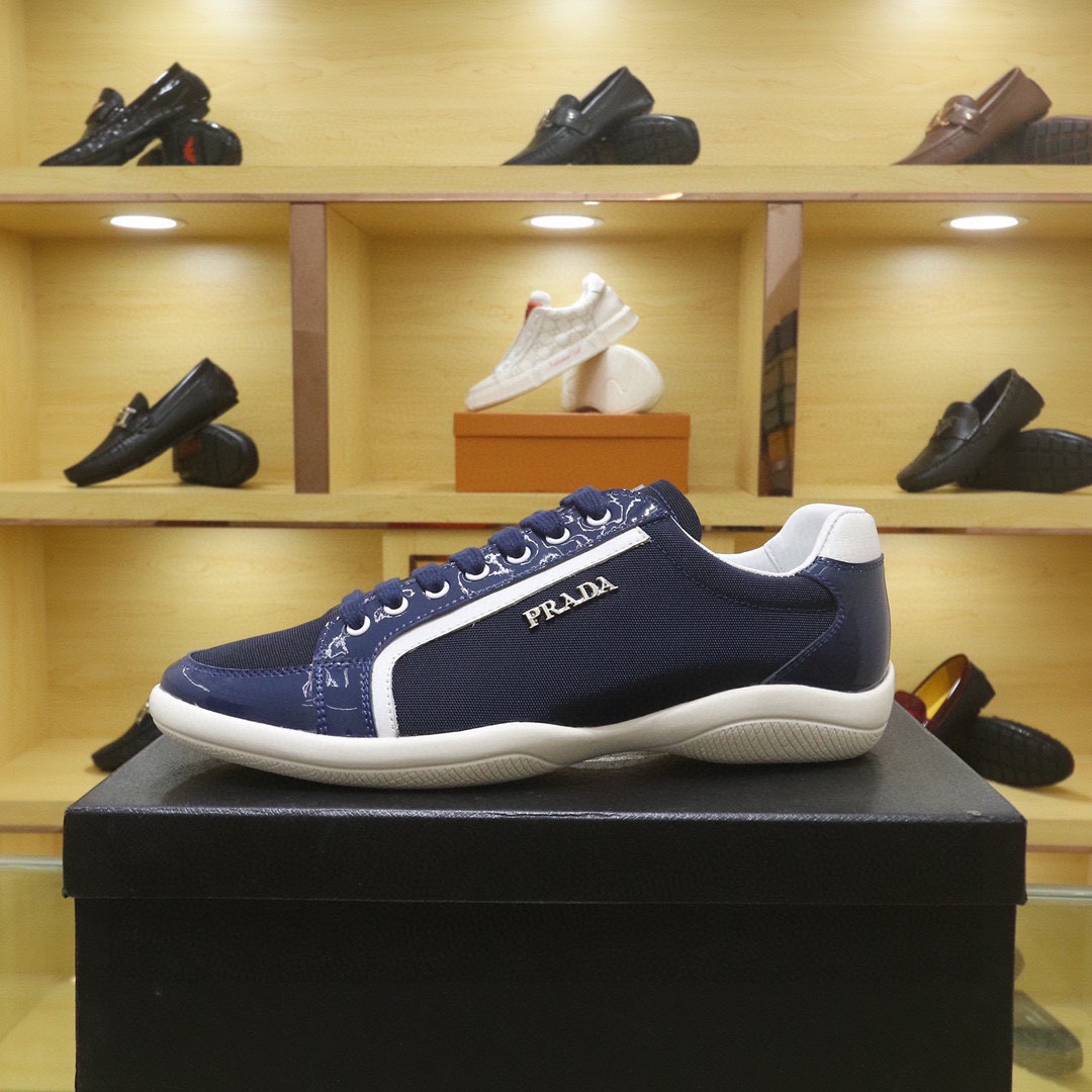 I5 PRADA-普拉达～市场潮款男鞋鞋2022年主推原单货：官网直营店有售此款充分展现设计师的神作男士高端休闲板鞋 懒人套脚 、四季很流行的乐福男人味风格材质特点：原版面料 内里透气内里\/橡胶大底 适合司机驾驶。男鞋