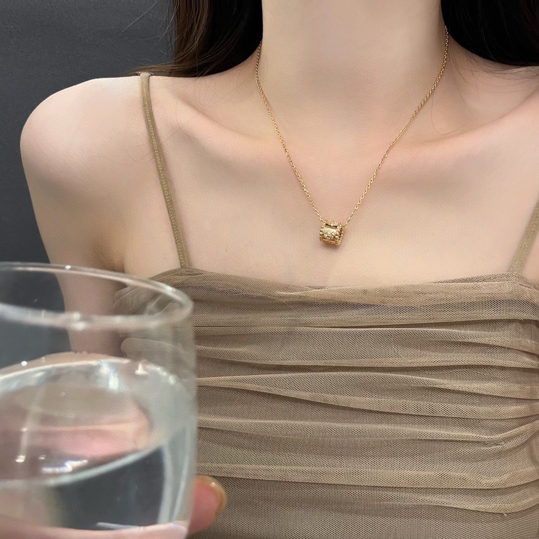 Van Cleef & Arpels 又来一款高工艺 vca万花筒项链