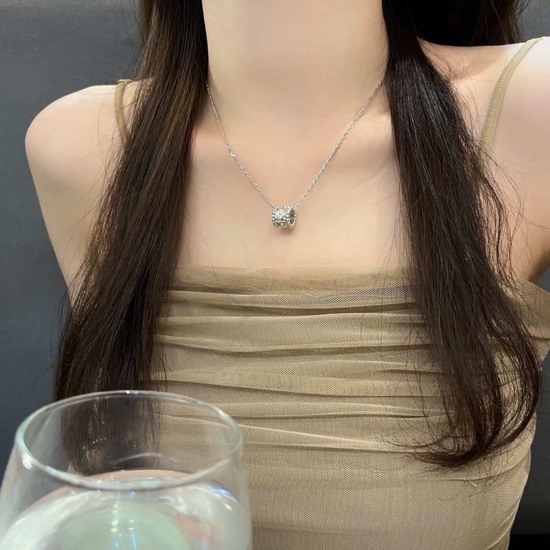 Van Cleef & Arpels 又来一款高工艺 vca万花筒项链