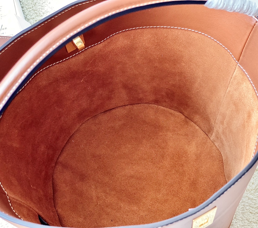 CELINE赛琳Bucket 16 牛皮革全皮水桶包195573