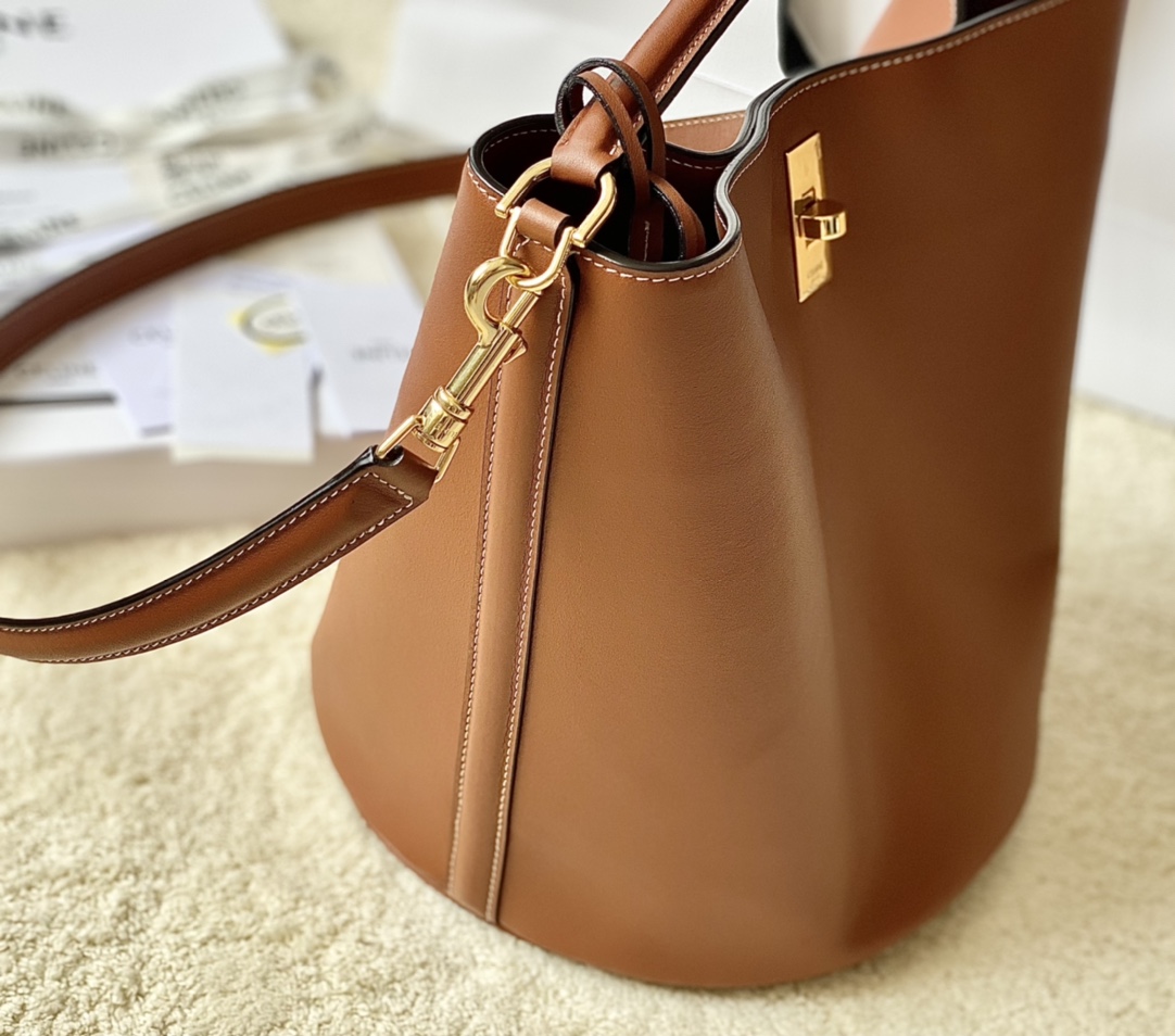 CELINE赛琳Bucket 16 牛皮革全皮水桶包195573