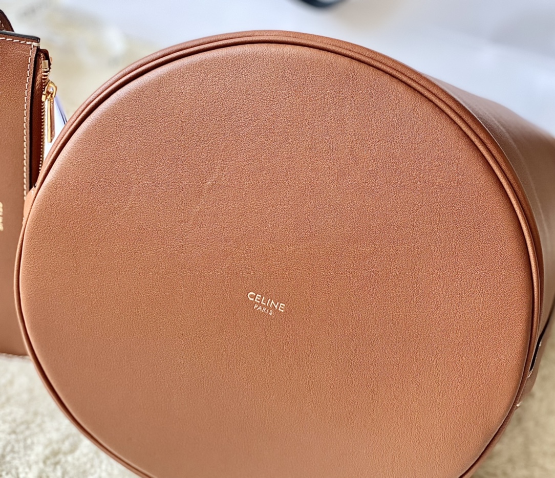 CELINE赛琳Bucket 16 牛皮革全皮水桶包195573