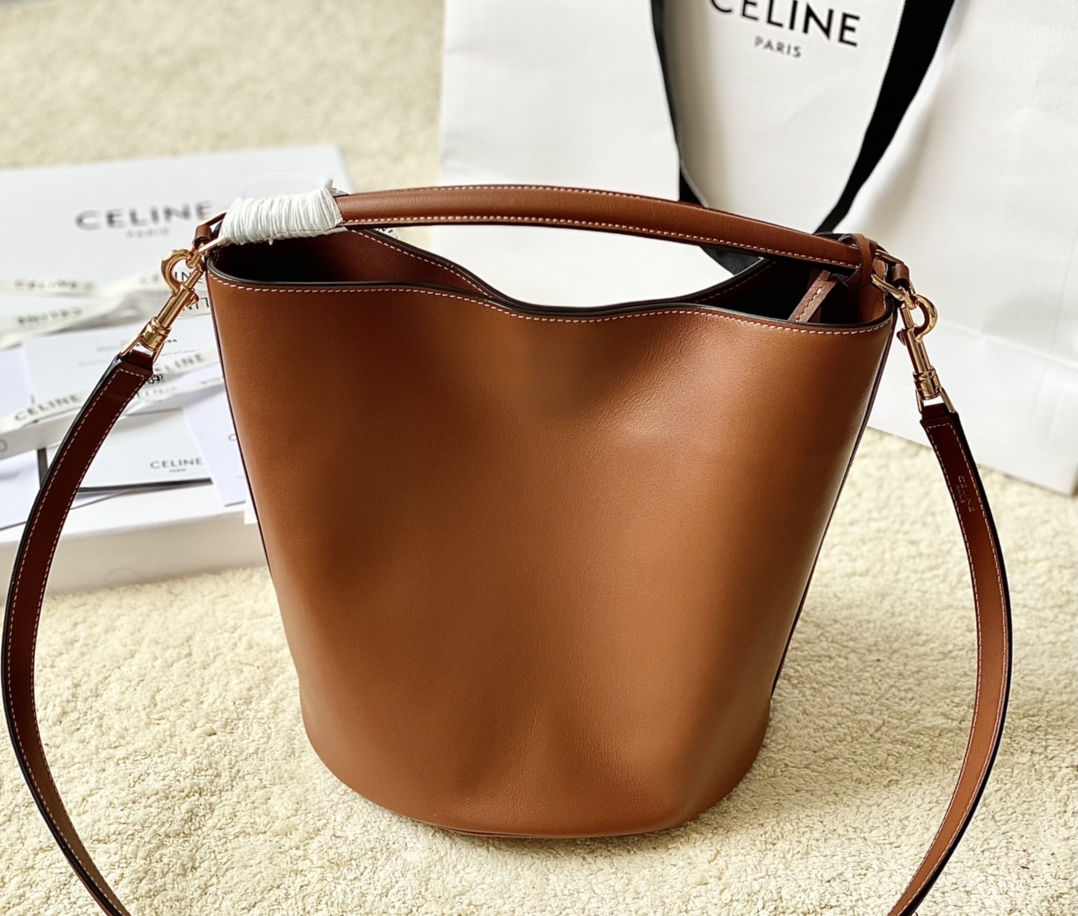 CELINE赛琳Bucket 16 牛皮革全皮水桶包195573