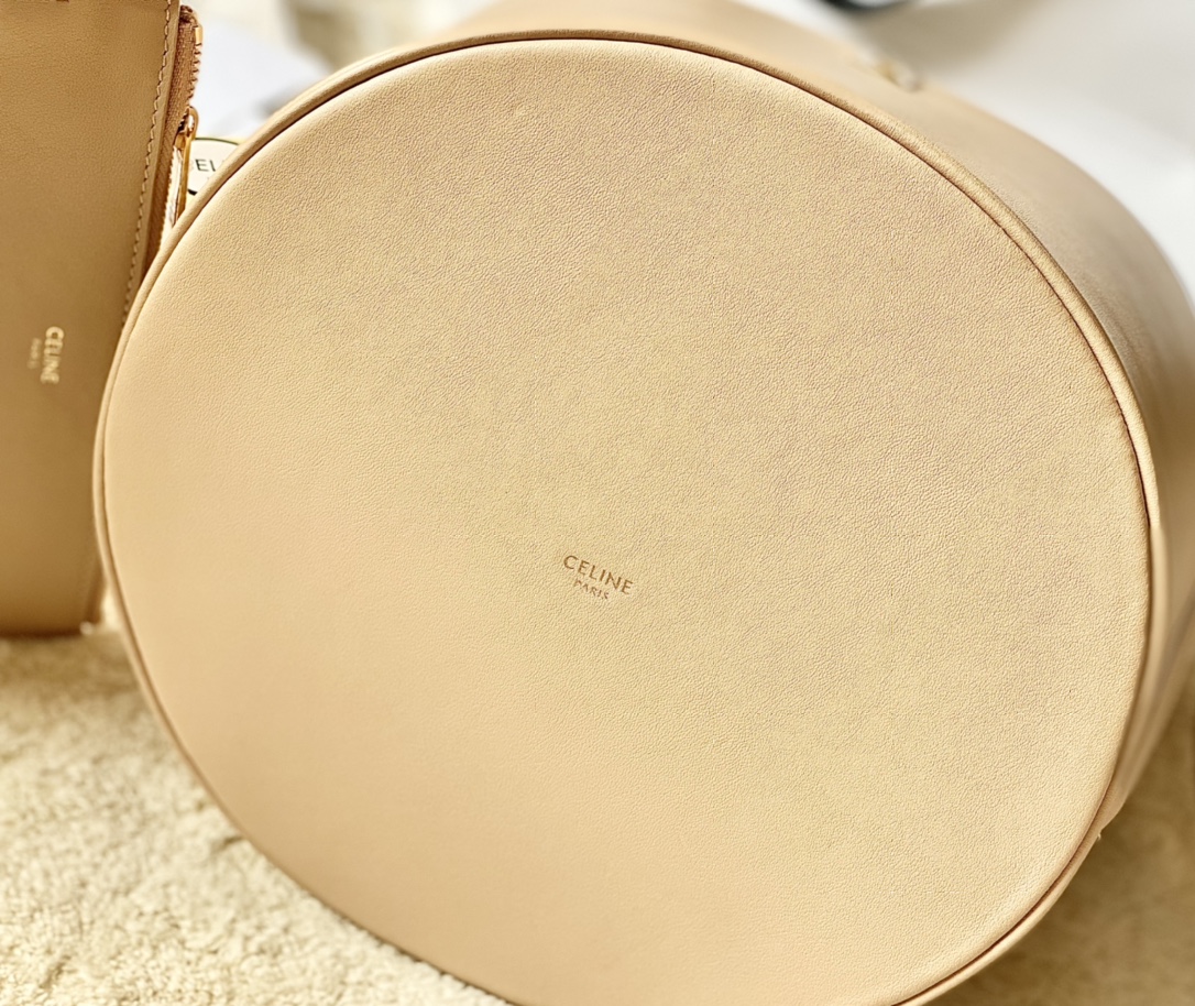 CELINE赛琳Bucket 16 牛皮革全皮水桶包195573