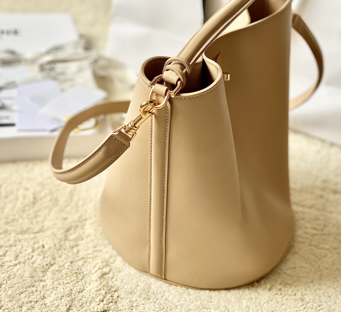 CELINE赛琳Bucket 16 牛皮革全皮水桶包195573