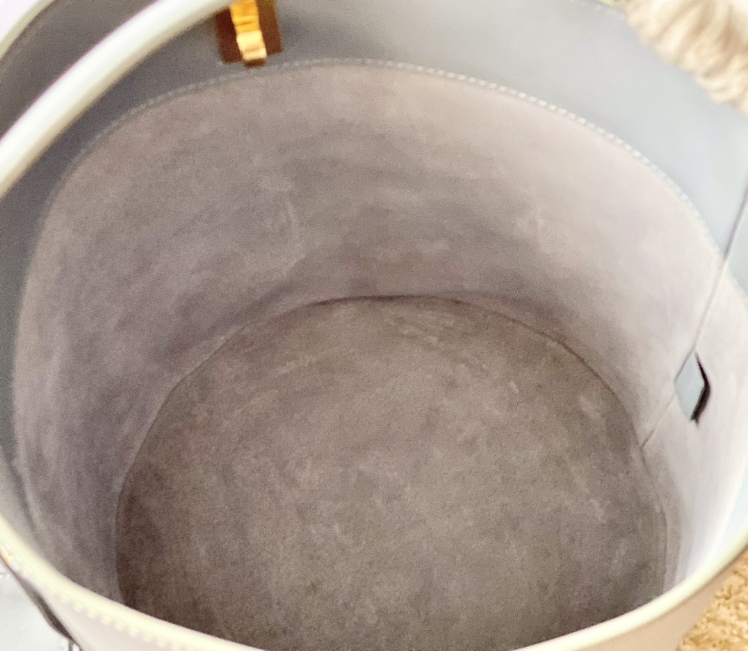 CELINE赛琳Bucket 16 牛皮革全皮水桶包195573