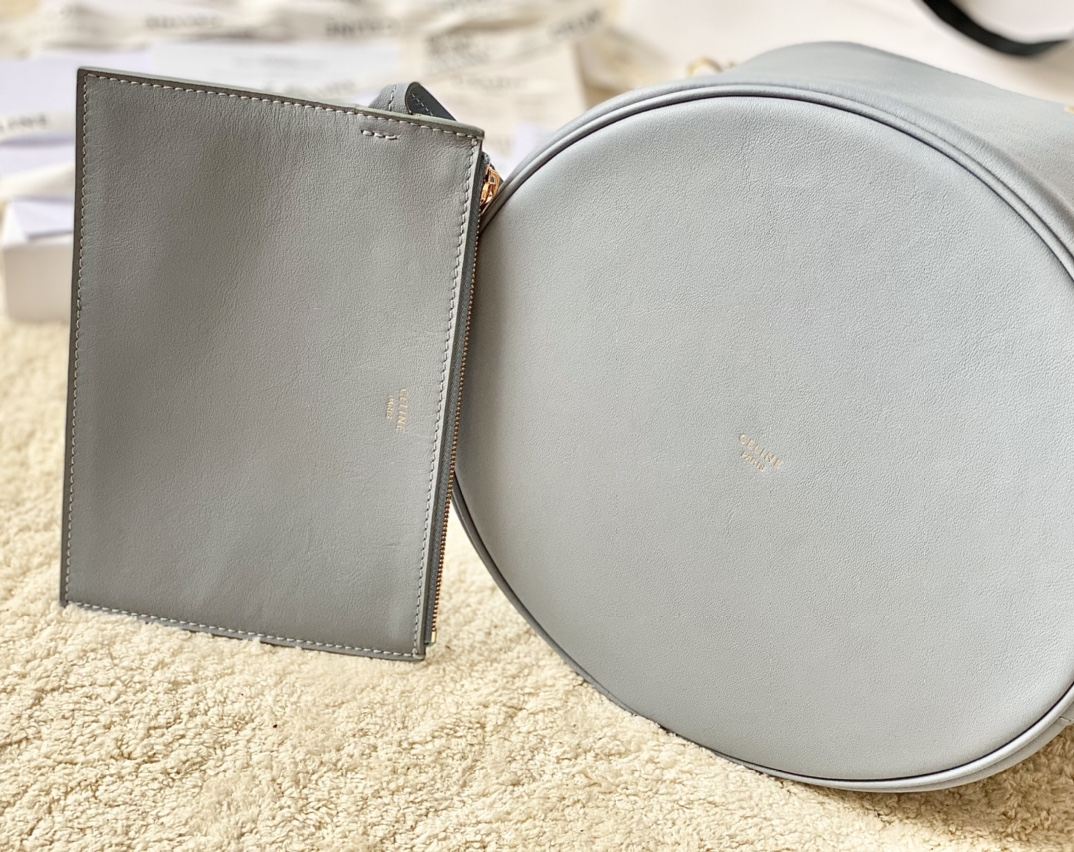 CELINE赛琳Bucket 16 牛皮革全皮水桶包195573