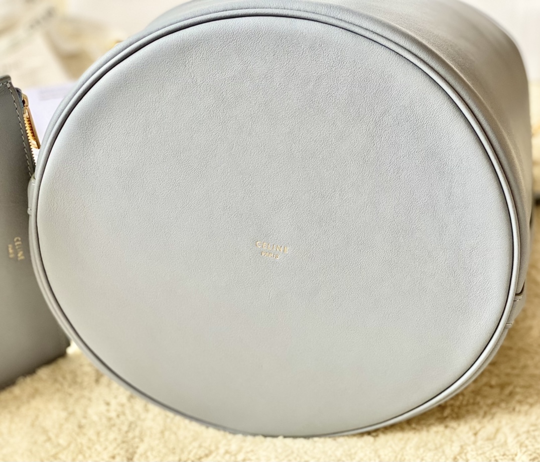 CELINE赛琳Bucket 16 牛皮革全皮水桶包195573