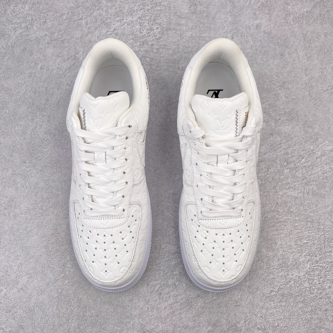 图片[2]-＃东莞纯原 市面独家顶级版本 Louis Vuitton lv x NK Air Force1 Low 空军重磅联名 至今巅峰之作 男款最新升级改良版 25个配色持续更新东莞大厂耗资原鞋开发 当时发售前基本上没货 2级市场买了两双回来开发 一双白蓝女鞋 一双全白男鞋 当时一双价格5w+ 拿到手上有点发抖 全鞋拼接工艺的完美衔接 看不出一点有拼接过的痕迹 最重要的鞋面材料 都需进口订做采用意大利Monogram 纳米牛皮 软度舒适度非常好 报废率也极高 全鞋工艺极其复杂鞋面的印花 压纹都是对于工厂新的摸索和挑战 原版大底私模开发 区别市场低价版本共用老款空军磨具大底 毕竟原版4-5万的鞋 做工材质都是进口最顶级的皮革 质地暗花烫金的拼接凸显高级和质感 鞋身非常轻便大底舒适度非常之高 完全改变了之前Force1 Low 的笨重硬度不舒适的设计 对于品牌和设计师不做多的介绍做好鞋也很想用情怀做铺垫可惜文字格不够 有喜欢关注此款很久的朋友可以考虑下顶级高端fake 一比一的细节 全身心的开发只为还原你购买后称赞还不错的潮鞋 男女鞋尺码 35 36 37 38 39 40 41 42 43 44 45 46-选品中心