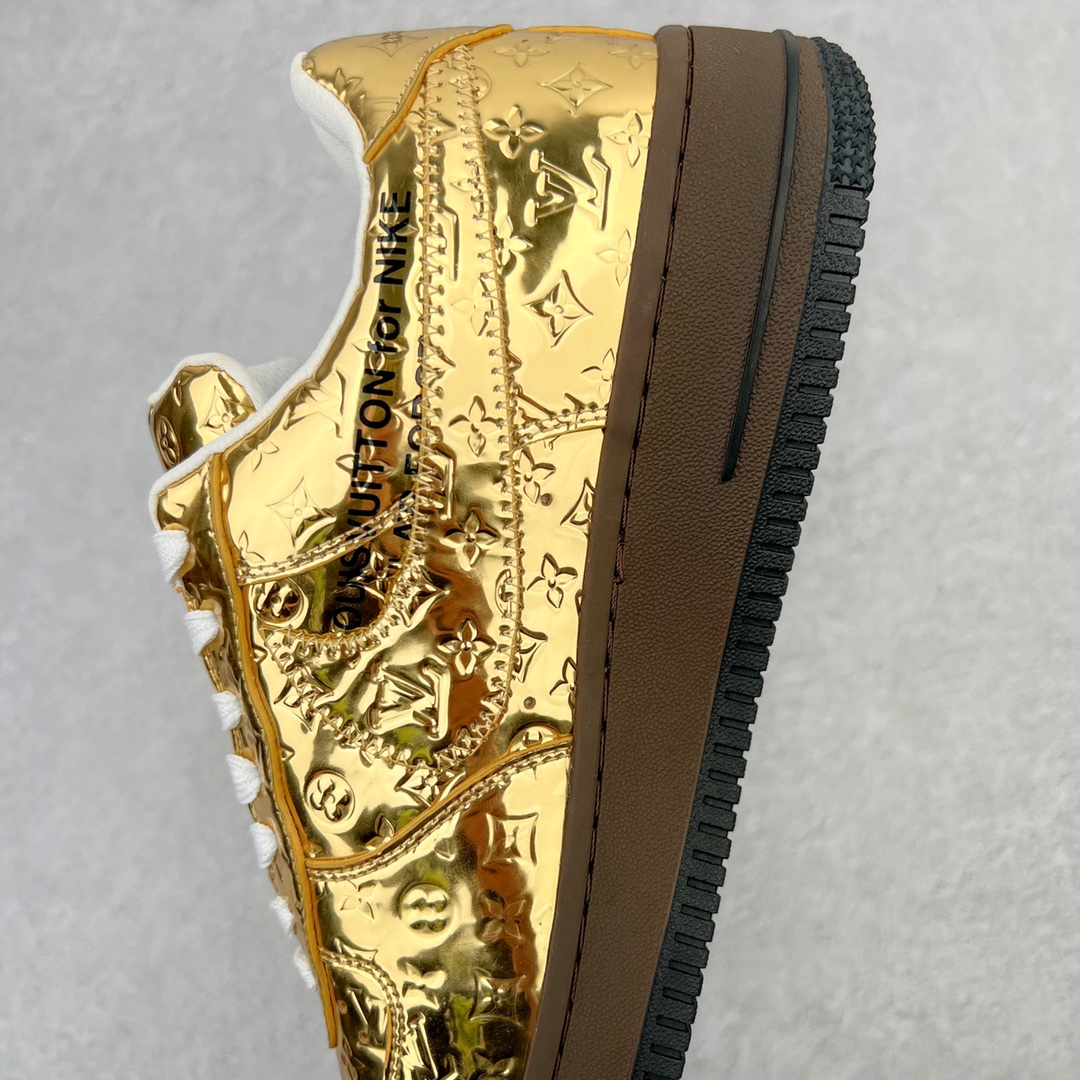 图片[7]-＃东莞纯原 市面独家顶级版本 Louis Vuitton lv x NK Air Force1 Low 空军重磅联名 至今巅峰之作 男款最新升级改良版 25个配色持续更新东莞大厂耗资原鞋开发 当时发售前基本上没货 2级市场买了两双回来开发 一双白蓝女鞋 一双全白男鞋 当时一双价格5w+ 拿到手上有点发抖 全鞋拼接工艺的完美衔接 看不出一点有拼接过的痕迹 最重要的鞋面材料 都需进口订做采用意大利Monogram 纳米牛皮 软度舒适度非常好 报废率也极高 全鞋工艺极其复杂鞋面的印花 压纹都是对于工厂新的摸索和挑战 原版大底私模开发 区别市场低价版本共用老款空军磨具大底 毕竟原版4-5万的鞋 做工材质都是进口最顶级的皮革 质地暗花烫金的拼接凸显高级和质感 鞋身非常轻便大底舒适度非常之高 完全改变了之前Force1 Low 的笨重硬度不舒适的设计 对于品牌和设计师不做多的介绍做好鞋也很想用情怀做铺垫可惜文字格不够 有喜欢关注此款很久的朋友可以考虑下顶级高端fake 一比一的细节 全身心的开发只为还原你购买后称赞还不错的潮鞋 男女鞋尺码 35 36 37 38 39 40 41 42 43 44 45 46-选品中心