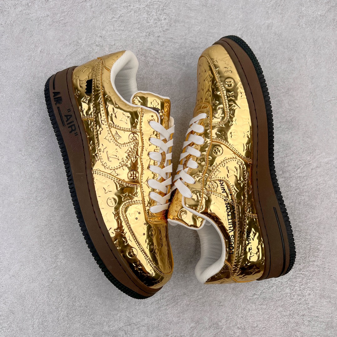 图片[3]-＃东莞纯原 市面独家顶级版本 Louis Vuitton lv x NK Air Force1 Low 空军重磅联名 至今巅峰之作 男款最新升级改良版 25个配色持续更新东莞大厂耗资原鞋开发 当时发售前基本上没货 2级市场买了两双回来开发 一双白蓝女鞋 一双全白男鞋 当时一双价格5w+ 拿到手上有点发抖 全鞋拼接工艺的完美衔接 看不出一点有拼接过的痕迹 最重要的鞋面材料 都需进口订做采用意大利Monogram 纳米牛皮 软度舒适度非常好 报废率也极高 全鞋工艺极其复杂鞋面的印花 压纹都是对于工厂新的摸索和挑战 原版大底私模开发 区别市场低价版本共用老款空军磨具大底 毕竟原版4-5万的鞋 做工材质都是进口最顶级的皮革 质地暗花烫金的拼接凸显高级和质感 鞋身非常轻便大底舒适度非常之高 完全改变了之前Force1 Low 的笨重硬度不舒适的设计 对于品牌和设计师不做多的介绍做好鞋也很想用情怀做铺垫可惜文字格不够 有喜欢关注此款很久的朋友可以考虑下顶级高端fake 一比一的细节 全身心的开发只为还原你购买后称赞还不错的潮鞋 男女鞋尺码 35 36 37 38 39 40 41 42 43 44 45 46-选品中心