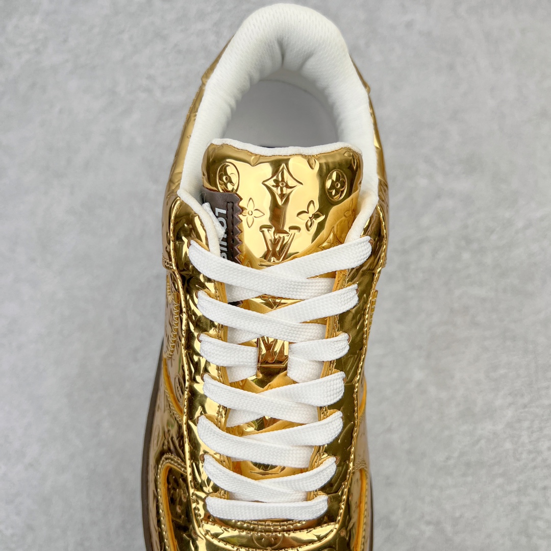 图片[5]-＃东莞纯原 市面独家顶级版本 Louis Vuitton lv x NK Air Force1 Low 空军重磅联名 至今巅峰之作 男款最新升级改良版 25个配色持续更新东莞大厂耗资原鞋开发 当时发售前基本上没货 2级市场买了两双回来开发 一双白蓝女鞋 一双全白男鞋 当时一双价格5w+ 拿到手上有点发抖 全鞋拼接工艺的完美衔接 看不出一点有拼接过的痕迹 最重要的鞋面材料 都需进口订做采用意大利Monogram 纳米牛皮 软度舒适度非常好 报废率也极高 全鞋工艺极其复杂鞋面的印花 压纹都是对于工厂新的摸索和挑战 原版大底私模开发 区别市场低价版本共用老款空军磨具大底 毕竟原版4-5万的鞋 做工材质都是进口最顶级的皮革 质地暗花烫金的拼接凸显高级和质感 鞋身非常轻便大底舒适度非常之高 完全改变了之前Force1 Low 的笨重硬度不舒适的设计 对于品牌和设计师不做多的介绍做好鞋也很想用情怀做铺垫可惜文字格不够 有喜欢关注此款很久的朋友可以考虑下顶级高端fake 一比一的细节 全身心的开发只为还原你购买后称赞还不错的潮鞋 男女鞋尺码 35 36 37 38 39 40 41 42 43 44 45 46-选品中心