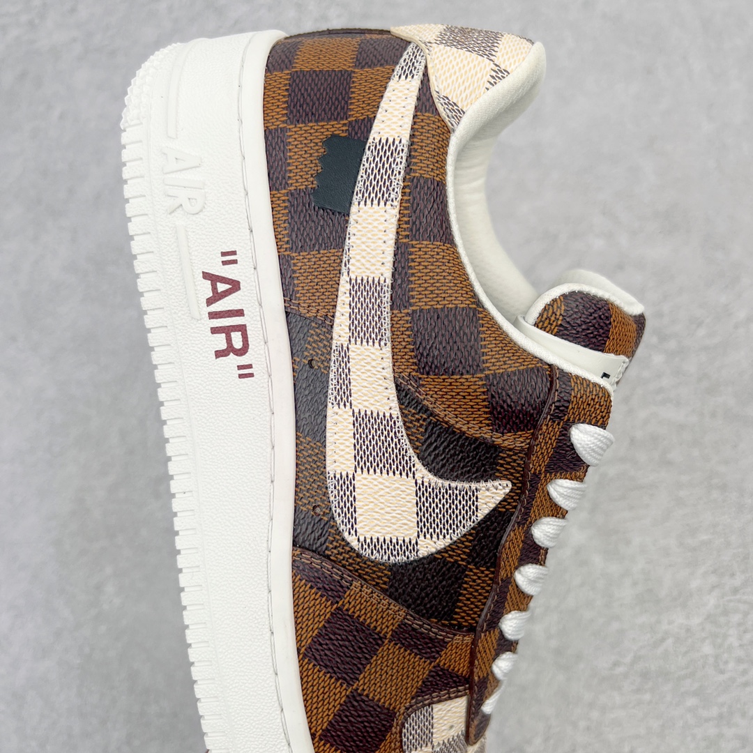 图片[6]-＃东莞纯原 市面独家顶级版本 Louis Vuitton lv x NK Air Force1 Low 空军重磅联名 至今巅峰之作 男款最新升级改良版 25个配色持续更新东莞大厂耗资原鞋开发 当时发售前基本上没货 2级市场买了两双回来开发 一双白蓝女鞋 一双全白男鞋 当时一双价格5w+ 拿到手上有点发抖 全鞋拼接工艺的完美衔接 看不出一点有拼接过的痕迹 最重要的鞋面材料 都需进口订做采用意大利Monogram 纳米牛皮 软度舒适度非常好 报废率也极高 全鞋工艺极其复杂鞋面的印花 压纹都是对于工厂新的摸索和挑战 原版大底私模开发 区别市场低价版本共用老款空军磨具大底 毕竟原版4-5万的鞋 做工材质都是进口最顶级的皮革 质地暗花烫金的拼接凸显高级和质感 鞋身非常轻便大底舒适度非常之高 完全改变了之前Force1 Low 的笨重硬度不舒适的设计 对于品牌和设计师不做多的介绍做好鞋也很想用情怀做铺垫可惜文字格不够 有喜欢关注此款很久的朋友可以考虑下顶级高端fake 一比一的细节 全身心的开发只为还原你购买后称赞还不错的潮鞋 男女鞋尺码 35 36 37 38 39 40 41 42 43 44 45 46-选品中心