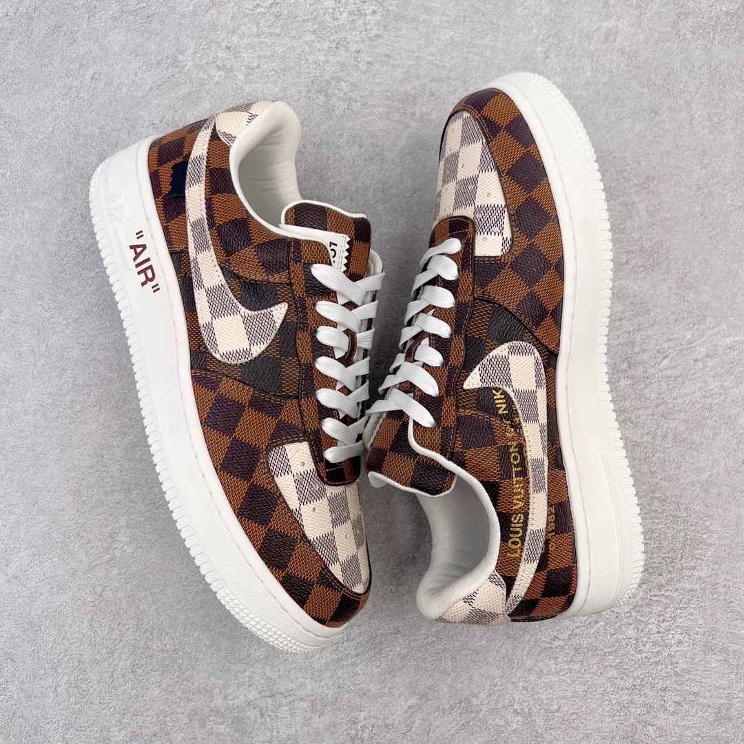 图片[3]-＃东莞纯原 市面独家顶级版本 Louis Vuitton lv x NK Air Force1 Low 空军重磅联名 至今巅峰之作 男款最新升级改良版 25个配色持续更新东莞大厂耗资原鞋开发 当时发售前基本上没货 2级市场买了两双回来开发 一双白蓝女鞋 一双全白男鞋 当时一双价格5w+ 拿到手上有点发抖 全鞋拼接工艺的完美衔接 看不出一点有拼接过的痕迹 最重要的鞋面材料 都需进口订做采用意大利Monogram 纳米牛皮 软度舒适度非常好 报废率也极高 全鞋工艺极其复杂鞋面的印花 压纹都是对于工厂新的摸索和挑战 原版大底私模开发 区别市场低价版本共用老款空军磨具大底 毕竟原版4-5万的鞋 做工材质都是进口最顶级的皮革 质地暗花烫金的拼接凸显高级和质感 鞋身非常轻便大底舒适度非常之高 完全改变了之前Force1 Low 的笨重硬度不舒适的设计 对于品牌和设计师不做多的介绍做好鞋也很想用情怀做铺垫可惜文字格不够 有喜欢关注此款很久的朋友可以考虑下顶级高端fake 一比一的细节 全身心的开发只为还原你购买后称赞还不错的潮鞋 男女鞋尺码 35 36 37 38 39 40 41 42 43 44 45 46-选品中心