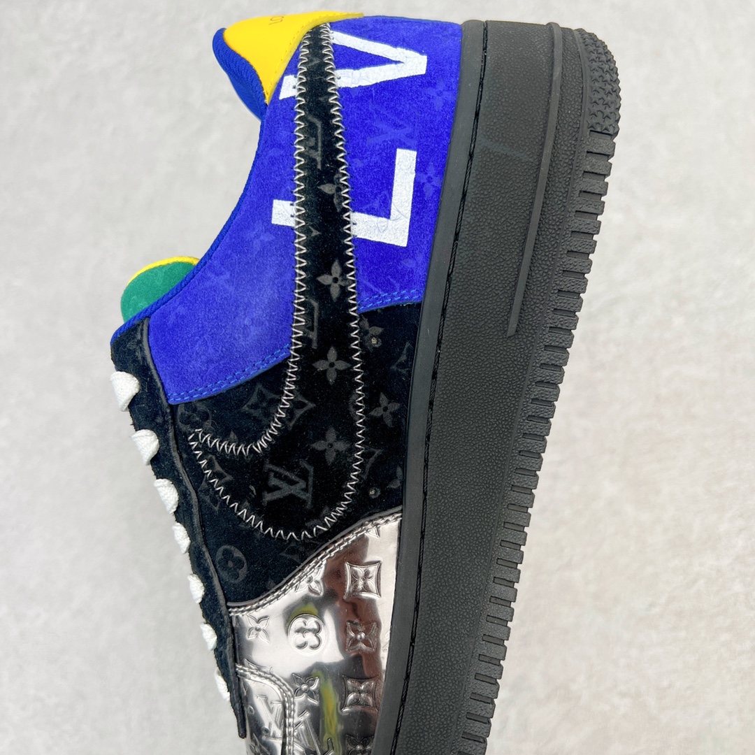 图片[7]-＃东莞纯原 市面独家顶级版本 Louis Vuitton lv x NK Air Force1 Low 空军重磅联名 至今巅峰之作 男款最新升级改良版 25个配色持续更新东莞大厂耗资原鞋开发 当时发售前基本上没货 2级市场买了两双回来开发 一双白蓝女鞋 一双全白男鞋 当时一双价格5w+ 拿到手上有点发抖 全鞋拼接工艺的完美衔接 看不出一点有拼接过的痕迹 最重要的鞋面材料 都需进口订做采用意大利Monogram 纳米牛皮 软度舒适度非常好 报废率也极高 全鞋工艺极其复杂鞋面的印花 压纹都是对于工厂新的摸索和挑战 原版大底私模开发 区别市场低价版本共用老款空军磨具大底 毕竟原版4-5万的鞋 做工材质都是进口最顶级的皮革 质地暗花烫金的拼接凸显高级和质感 鞋身非常轻便大底舒适度非常之高 完全改变了之前Force1 Low 的笨重硬度不舒适的设计 对于品牌和设计师不做多的介绍做好鞋也很想用情怀做铺垫可惜文字格不够 有喜欢关注此款很久的朋友可以考虑下顶级高端fake 一比一的细节 全身心的开发只为还原你购买后称赞还不错的潮鞋 男女鞋尺码 35 36 37 38 39 40 41 42 43 44 45 46-选品中心