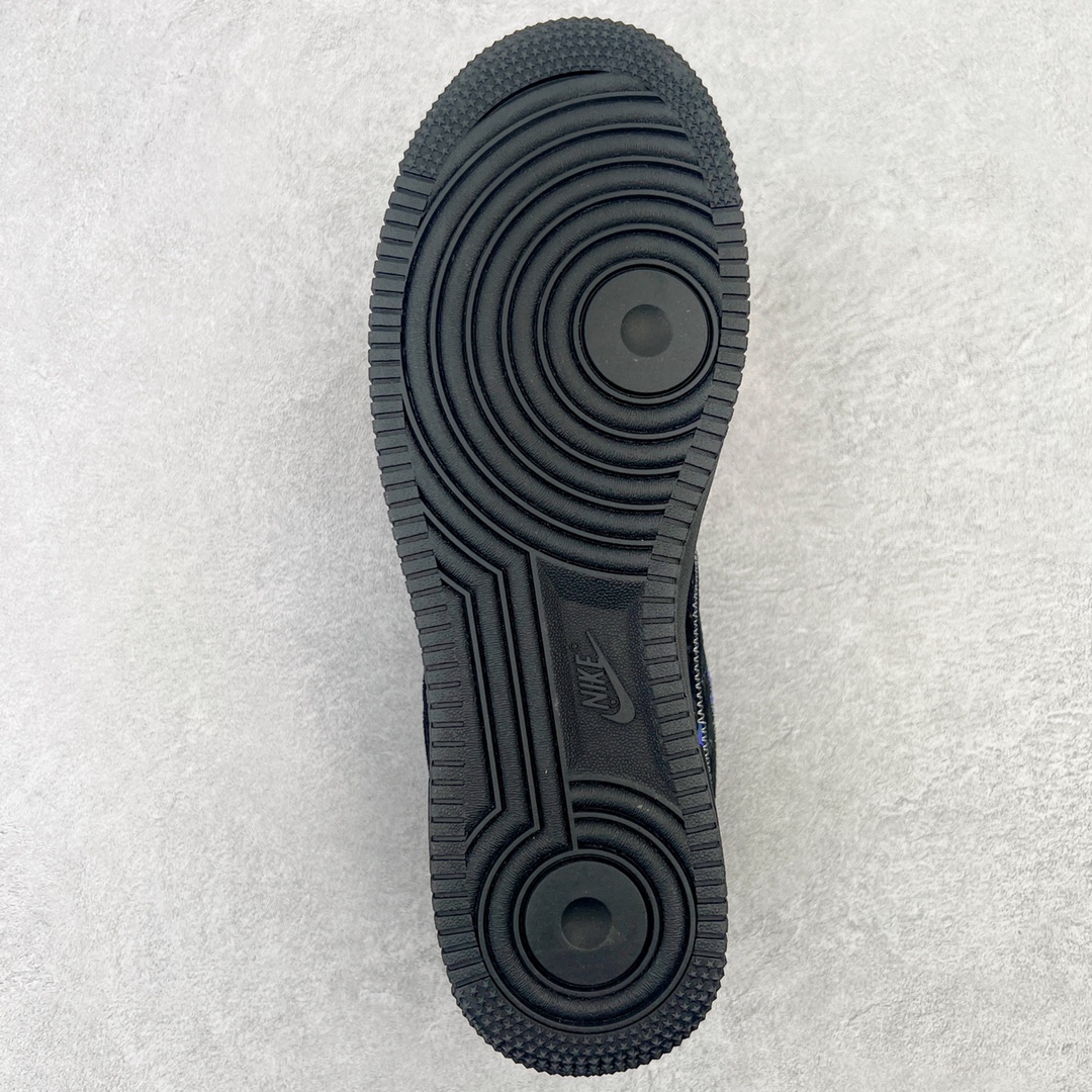 图片[9]-＃东莞纯原 市面独家顶级版本 Louis Vuitton lv x NK Air Force1 Low 空军重磅联名 至今巅峰之作 男款最新升级改良版 25个配色持续更新东莞大厂耗资原鞋开发 当时发售前基本上没货 2级市场买了两双回来开发 一双白蓝女鞋 一双全白男鞋 当时一双价格5w+ 拿到手上有点发抖 全鞋拼接工艺的完美衔接 看不出一点有拼接过的痕迹 最重要的鞋面材料 都需进口订做采用意大利Monogram 纳米牛皮 软度舒适度非常好 报废率也极高 全鞋工艺极其复杂鞋面的印花 压纹都是对于工厂新的摸索和挑战 原版大底私模开发 区别市场低价版本共用老款空军磨具大底 毕竟原版4-5万的鞋 做工材质都是进口最顶级的皮革 质地暗花烫金的拼接凸显高级和质感 鞋身非常轻便大底舒适度非常之高 完全改变了之前Force1 Low 的笨重硬度不舒适的设计 对于品牌和设计师不做多的介绍做好鞋也很想用情怀做铺垫可惜文字格不够 有喜欢关注此款很久的朋友可以考虑下顶级高端fake 一比一的细节 全身心的开发只为还原你购买后称赞还不错的潮鞋 男女鞋尺码 35 36 37 38 39 40 41 42 43 44 45 46-选品中心