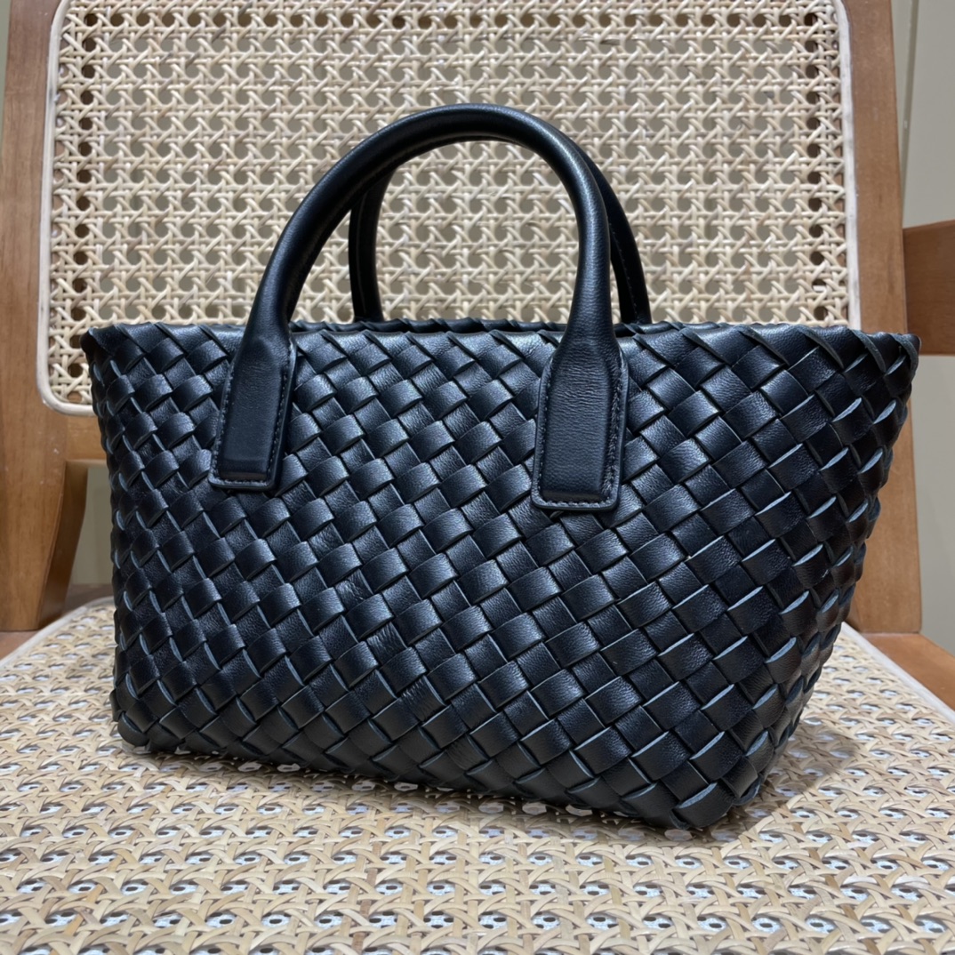 Bottega Veneta MINI CABAT 20CM BAG 709464黑色