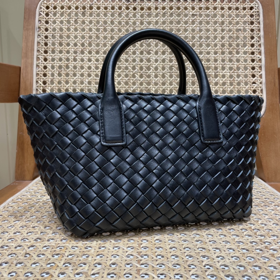 Bottega Veneta MINI CABAT 20CM BAG 709464黑色