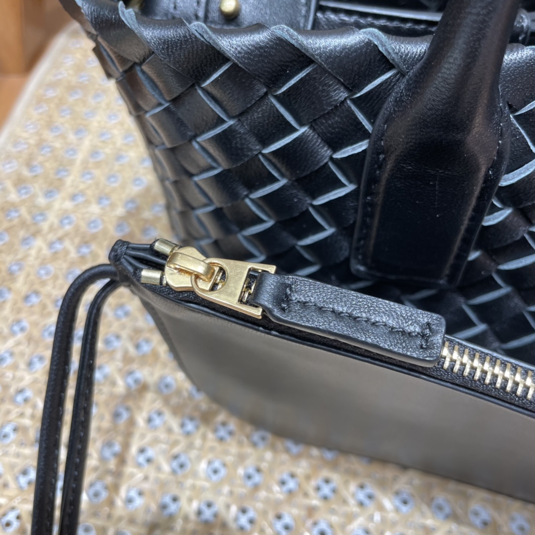 Bottega Veneta MINI CABAT 20CM BAG 709464黑色