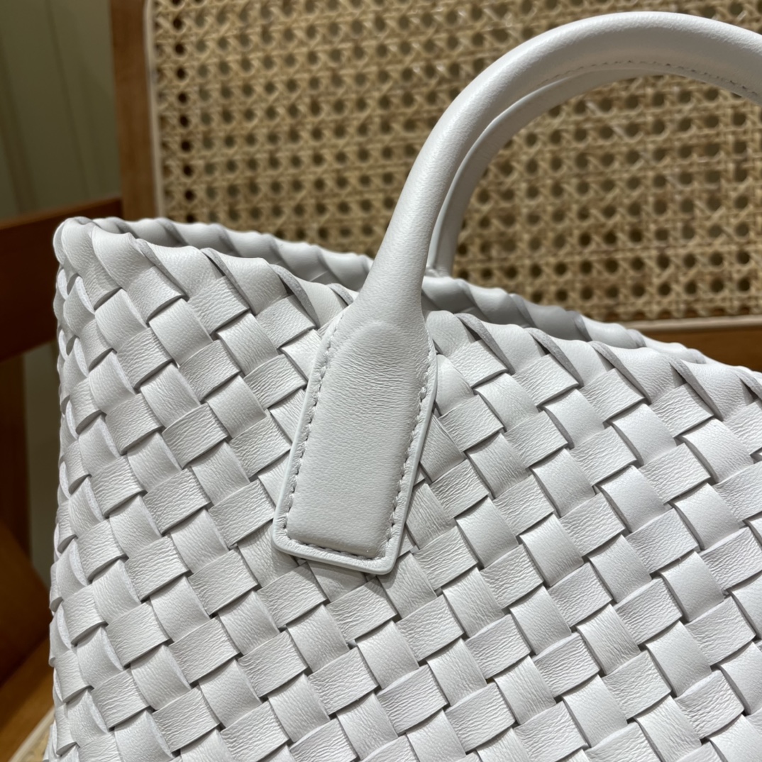 Bottega Veneta MINI CABAT 20CM BAG 709464白色