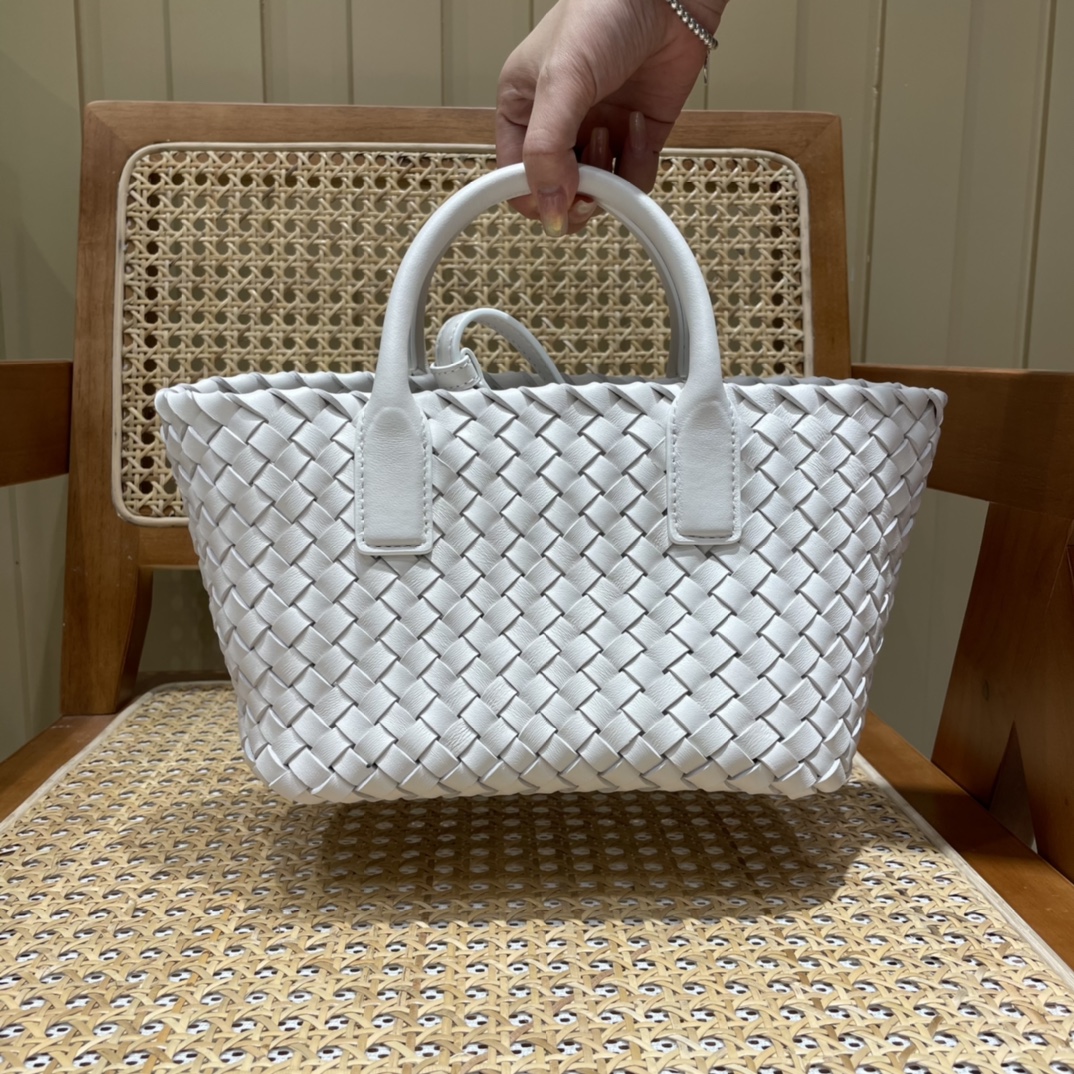Bottega Veneta MINI CABAT 20CM BAG 709464白色