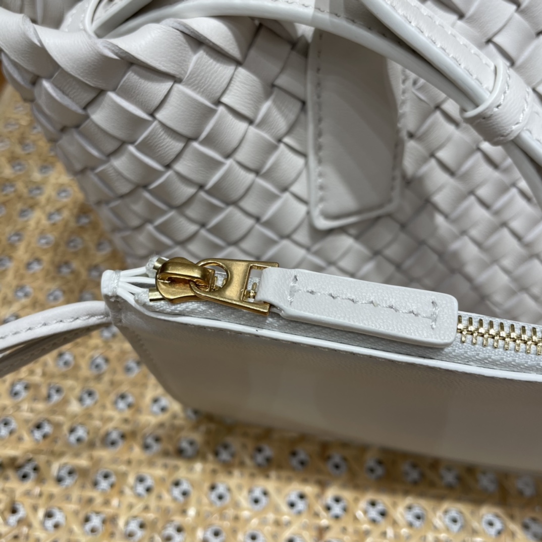 Bottega Veneta MINI CABAT 20CM BAG 709464白色