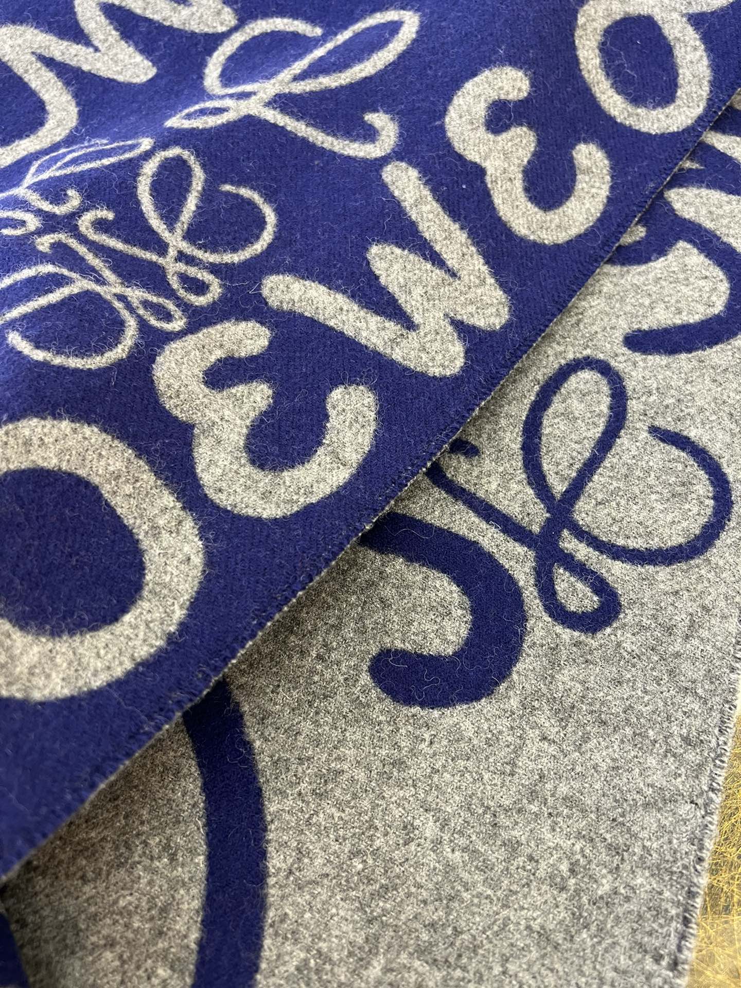 LOEWE罗意威男女通用涂鸦双面围巾