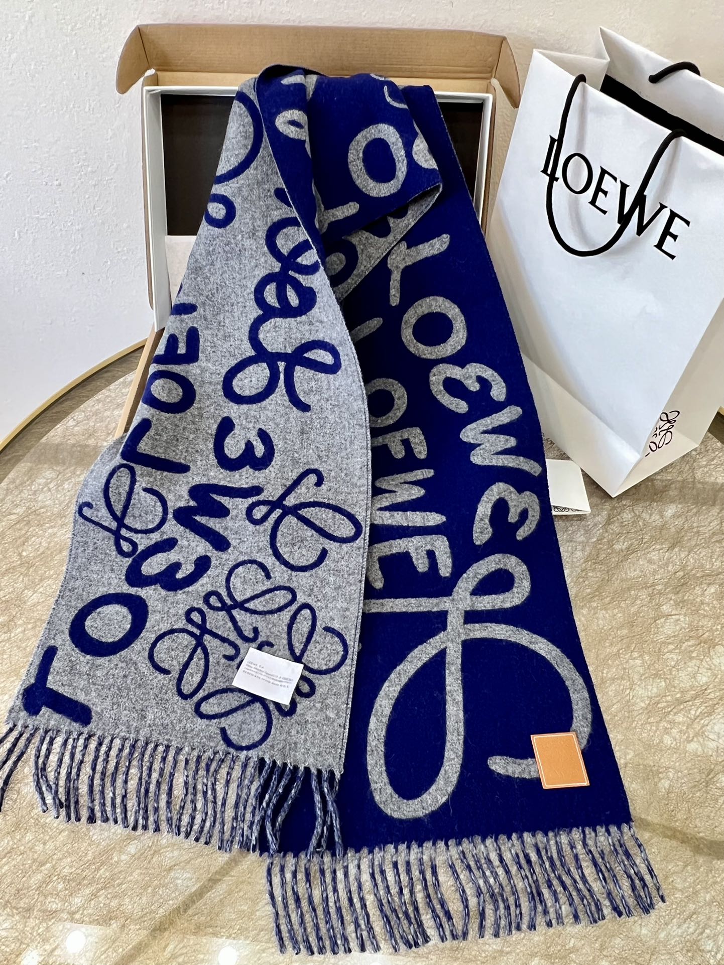LOEWE罗意威男女通用涂鸦双面围巾