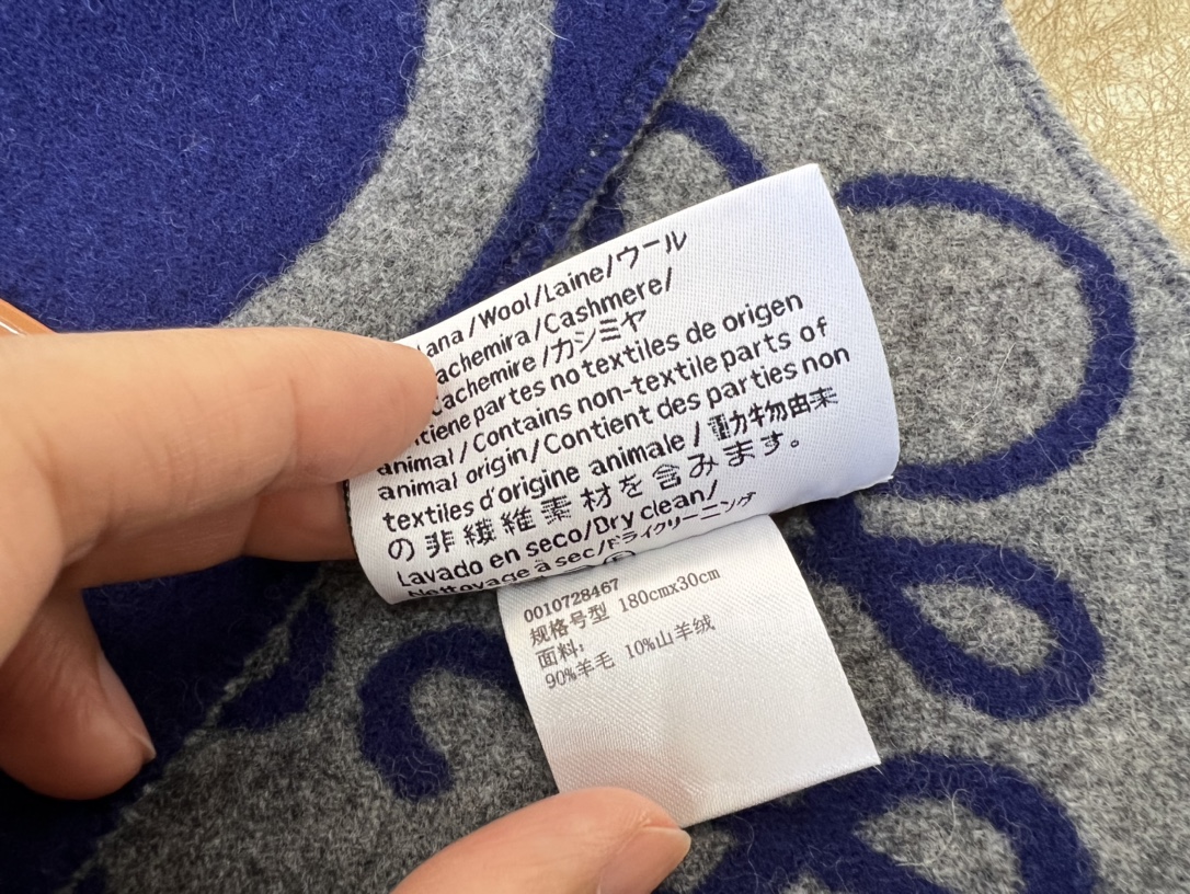 LOEWE罗意威男女通用涂鸦双面围巾