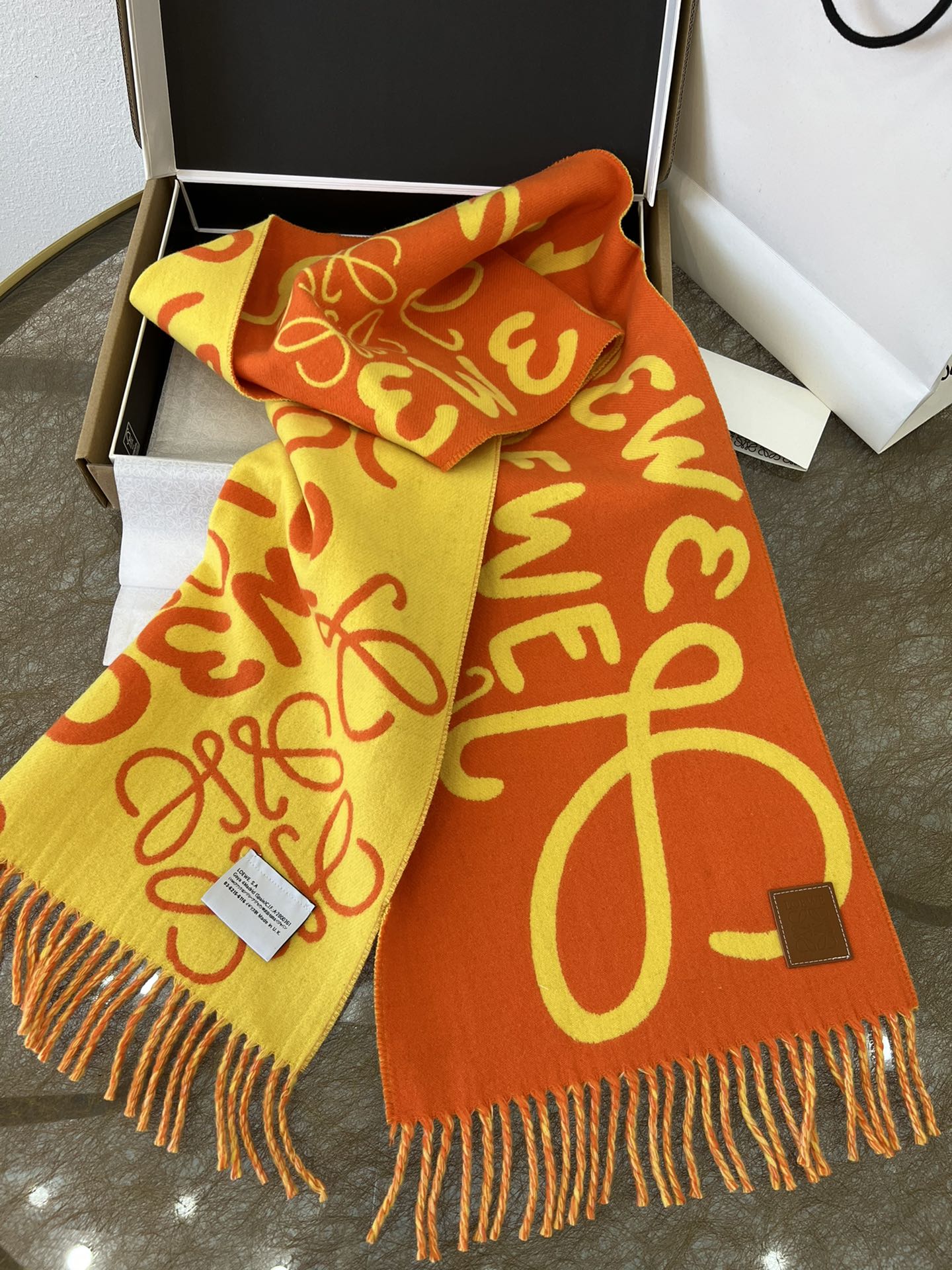 LOEWE罗意威男女通用涂鸦双面围巾