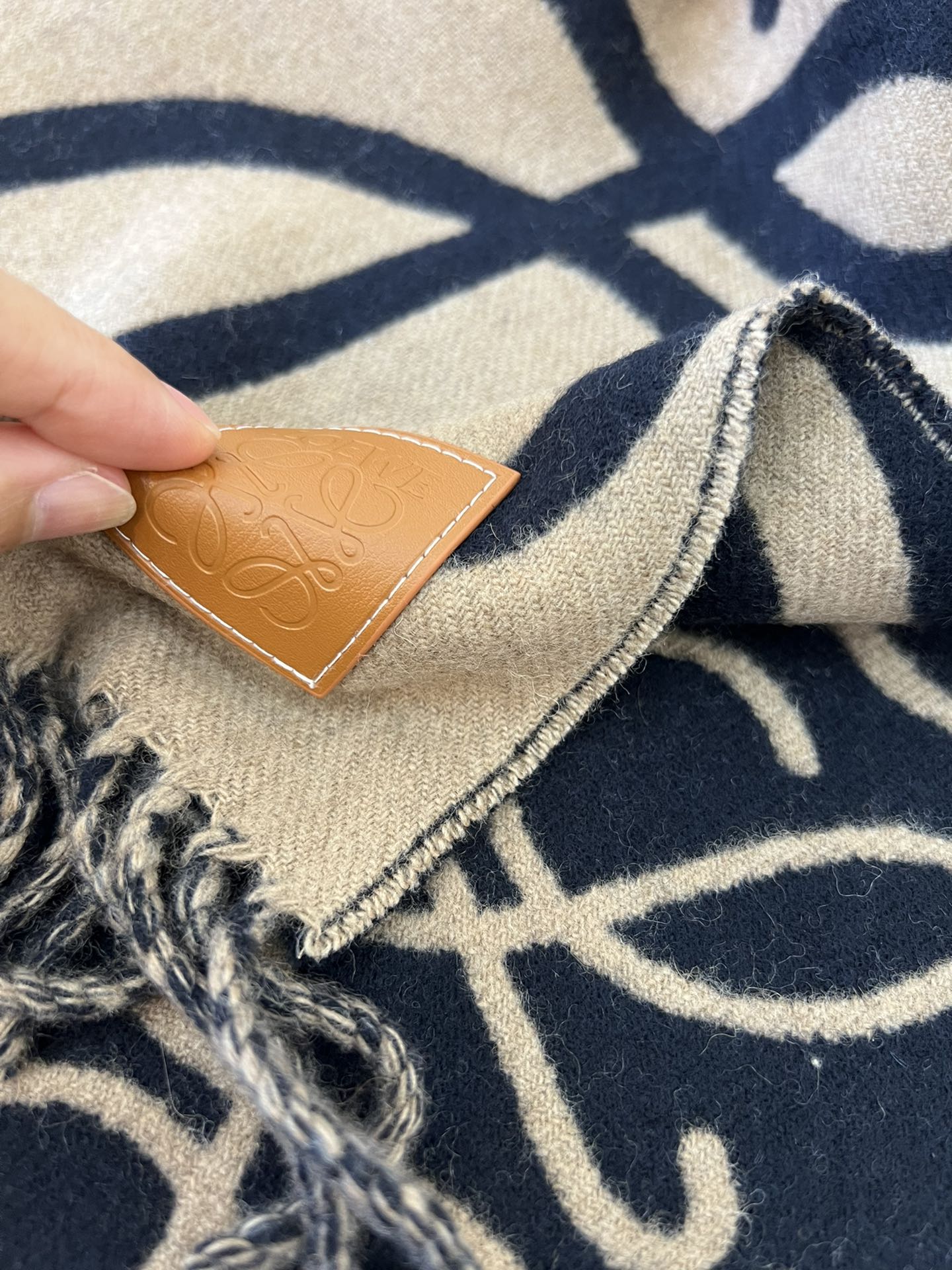 LOEWE罗意威男女通用涂鸦双面围巾