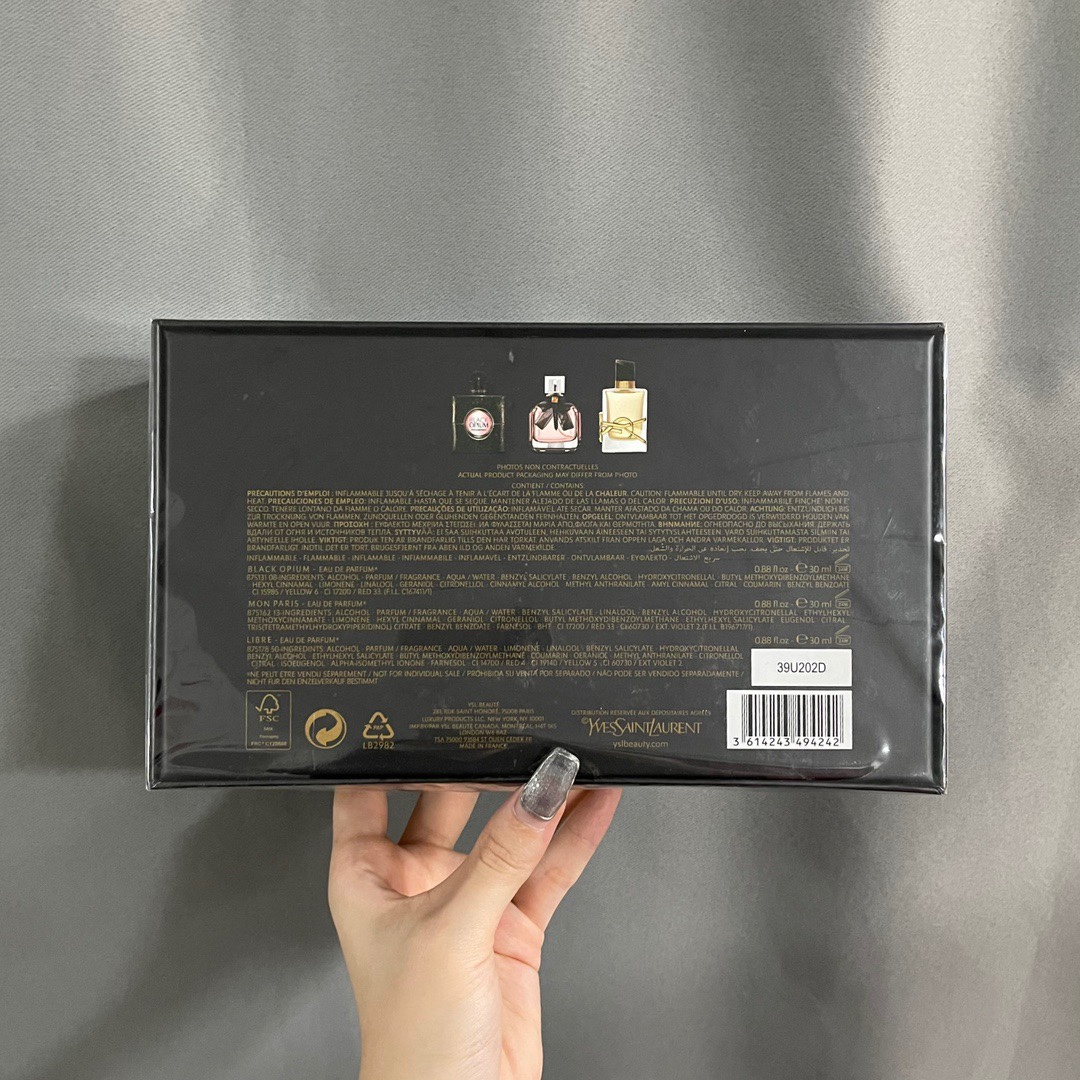 100💰
圣罗兰香水中样30ml三件套黑盒！内含：30ml*3带喷头。味道：黑鸦片，反转巴黎，自由之香。