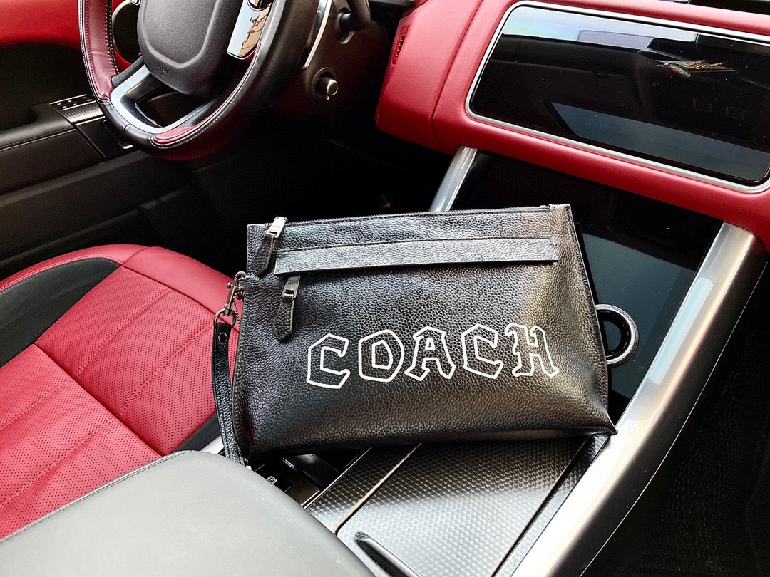 J5 高端货 “Coach Coach 蔻驰 ”手抓包 进口原厂头层牛皮面料高清五金logo标志、专用里内里。顺滑拉链、油边平滑、做工精致每个细节到位前置防盗拉链设计。潮男人必备款。配：礼盒787511规格29/21/4。p200