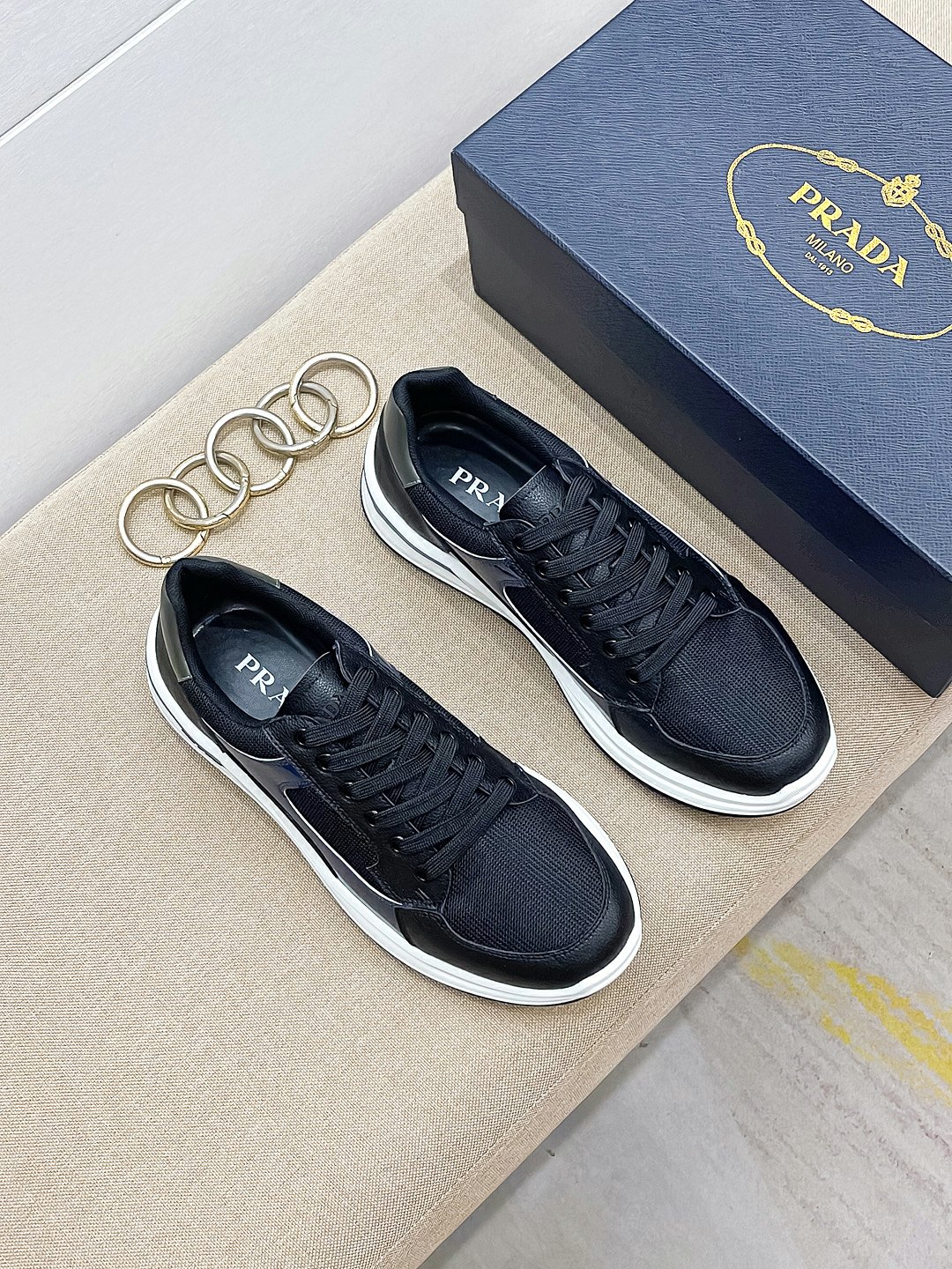 I5  Prada 普拉达 顶级原单，高品质原单牛货，顶级高丝光牛皮拼原版透气布料+进口滴胶，内里进口原版牛皮垫脚，原厂大底品质保证码38-44